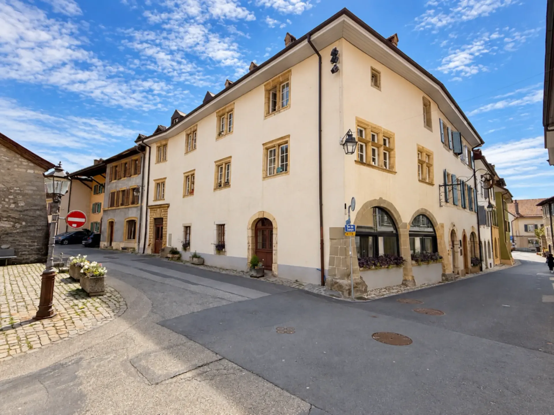 Magnifique immeuble historique à affectation mixte restaurant et habitations