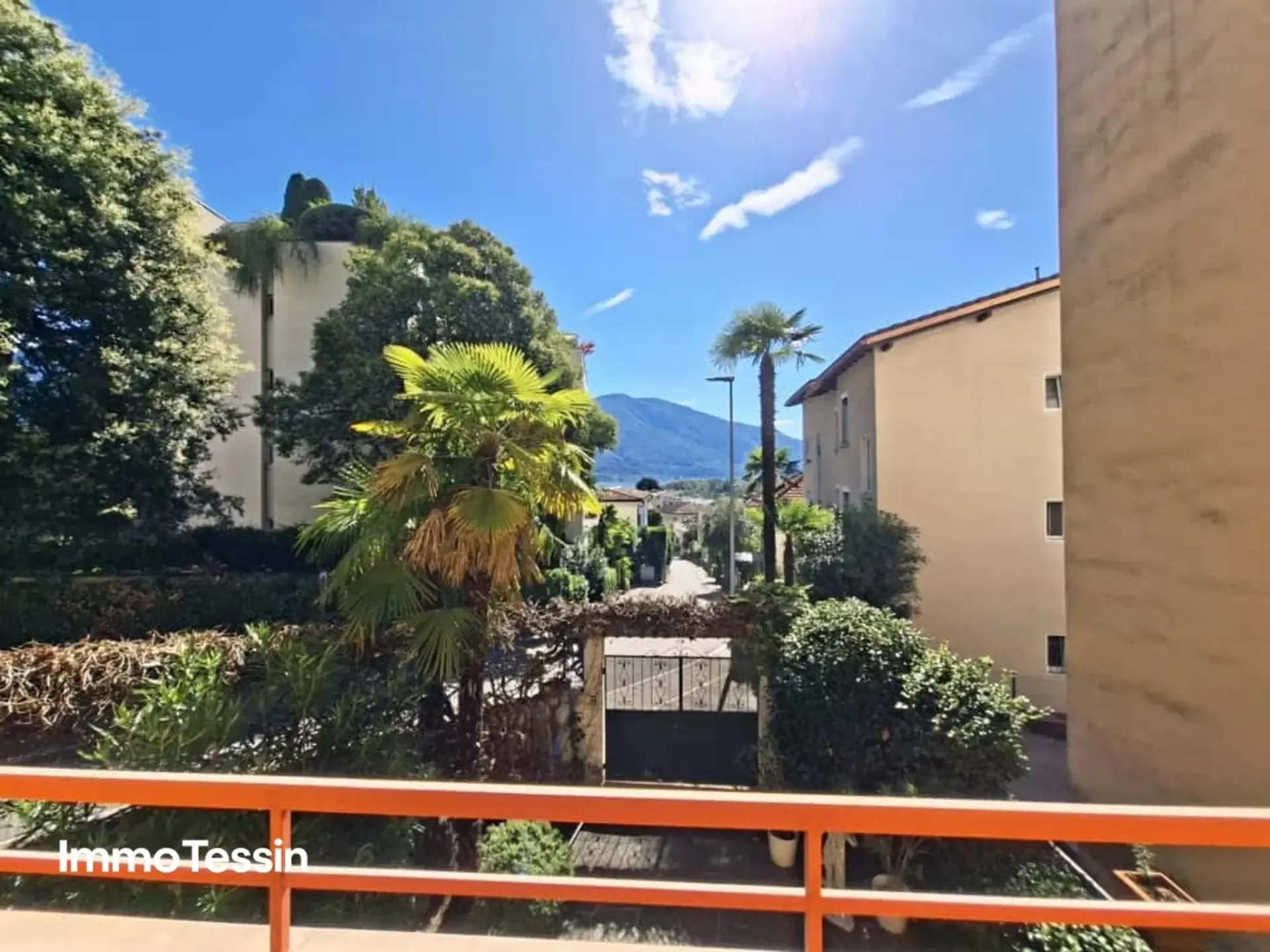 Prix élevé & Résidence secondaire : Appartement de vacances rénové dans un excellent emplacement avec vue sur le lac et à proximité de la promenade de Locarno