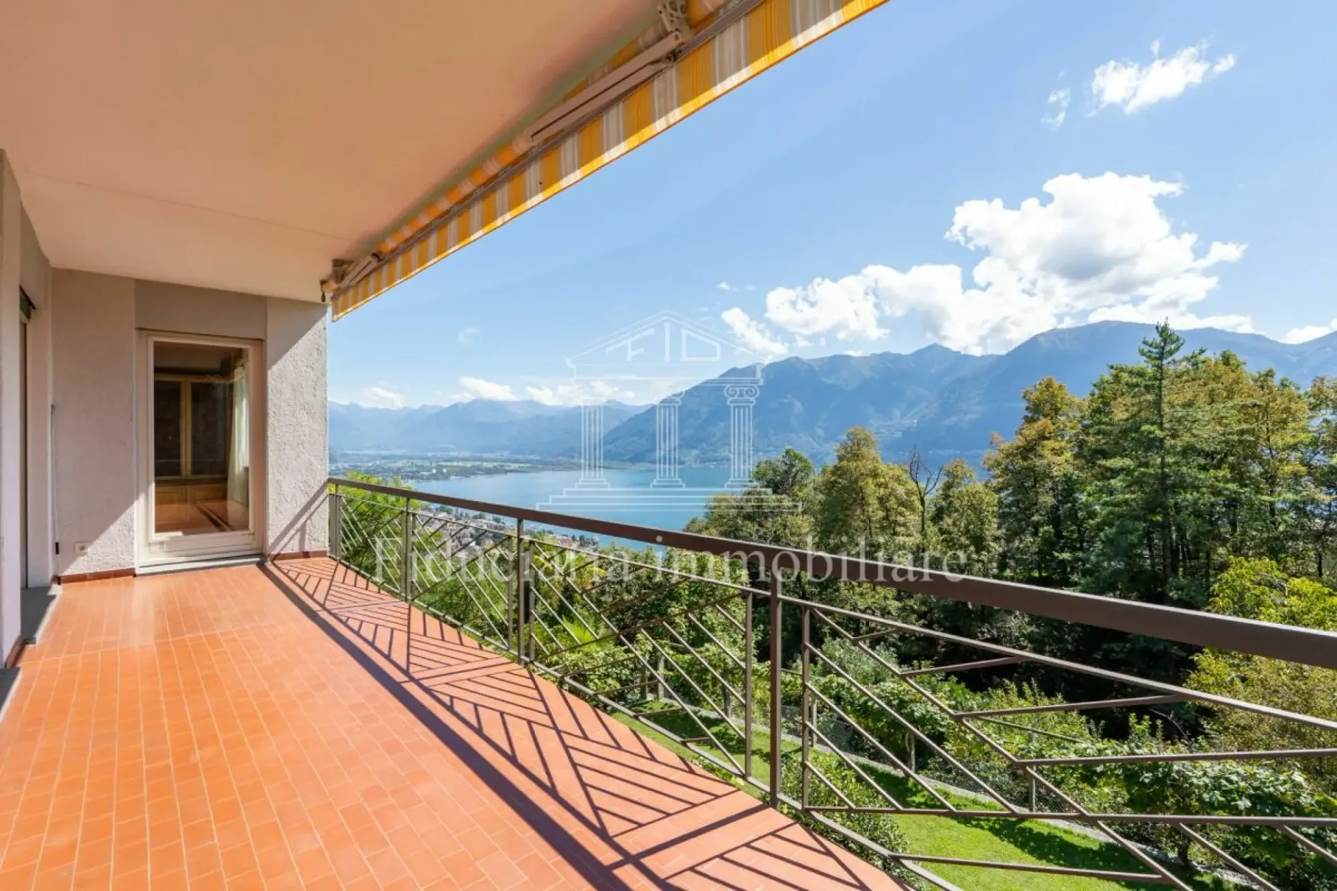 LOCARNO MONTI - Mehrfamilienhaus mit Seeblick und Garten