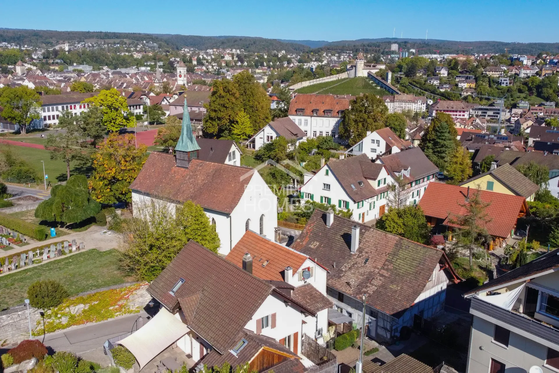 Zentrale Wohnperle mit Einnahmequelle