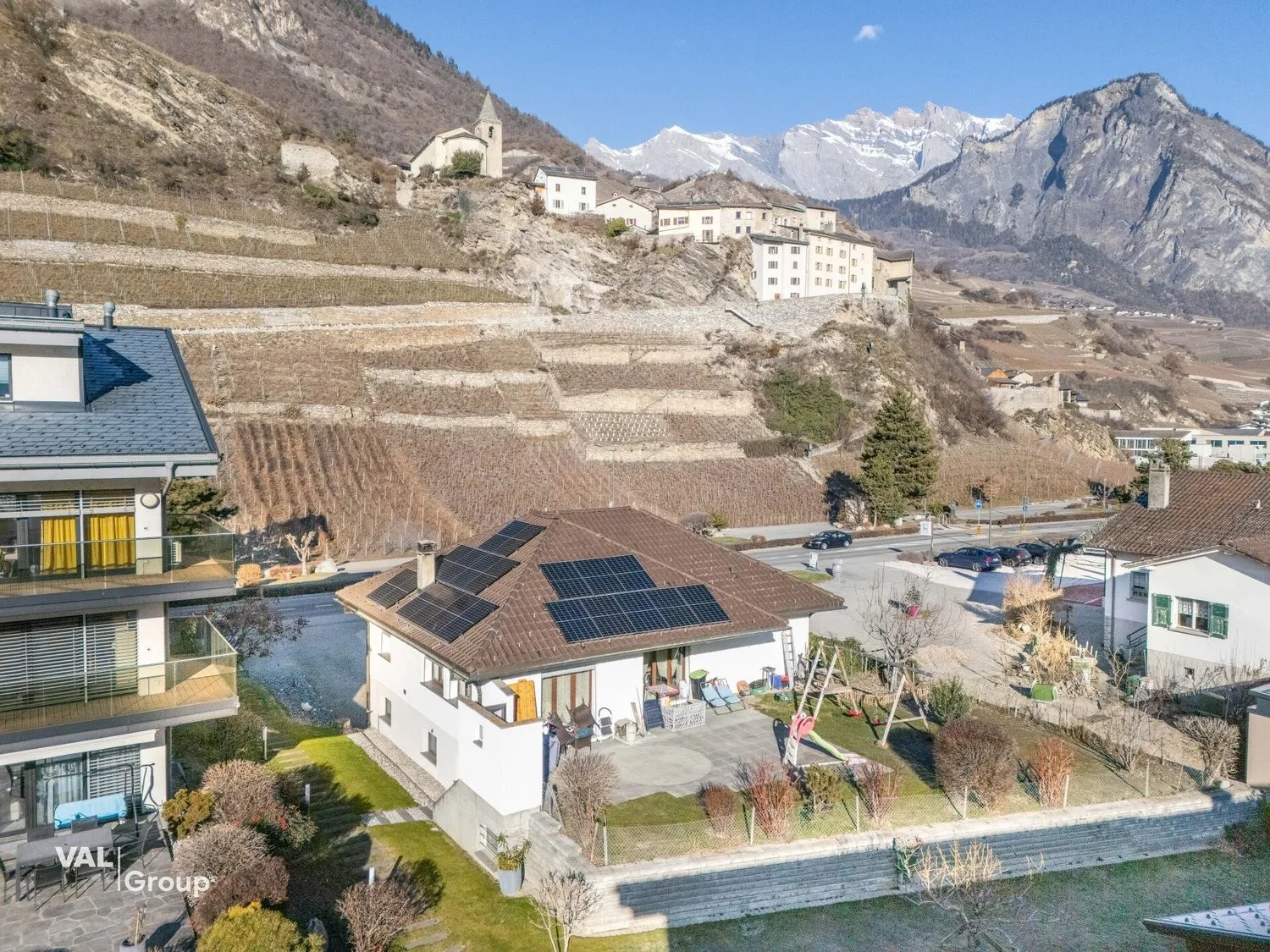 Magnifique villa avec jardin, offrant une configuration idéale pour deux unités