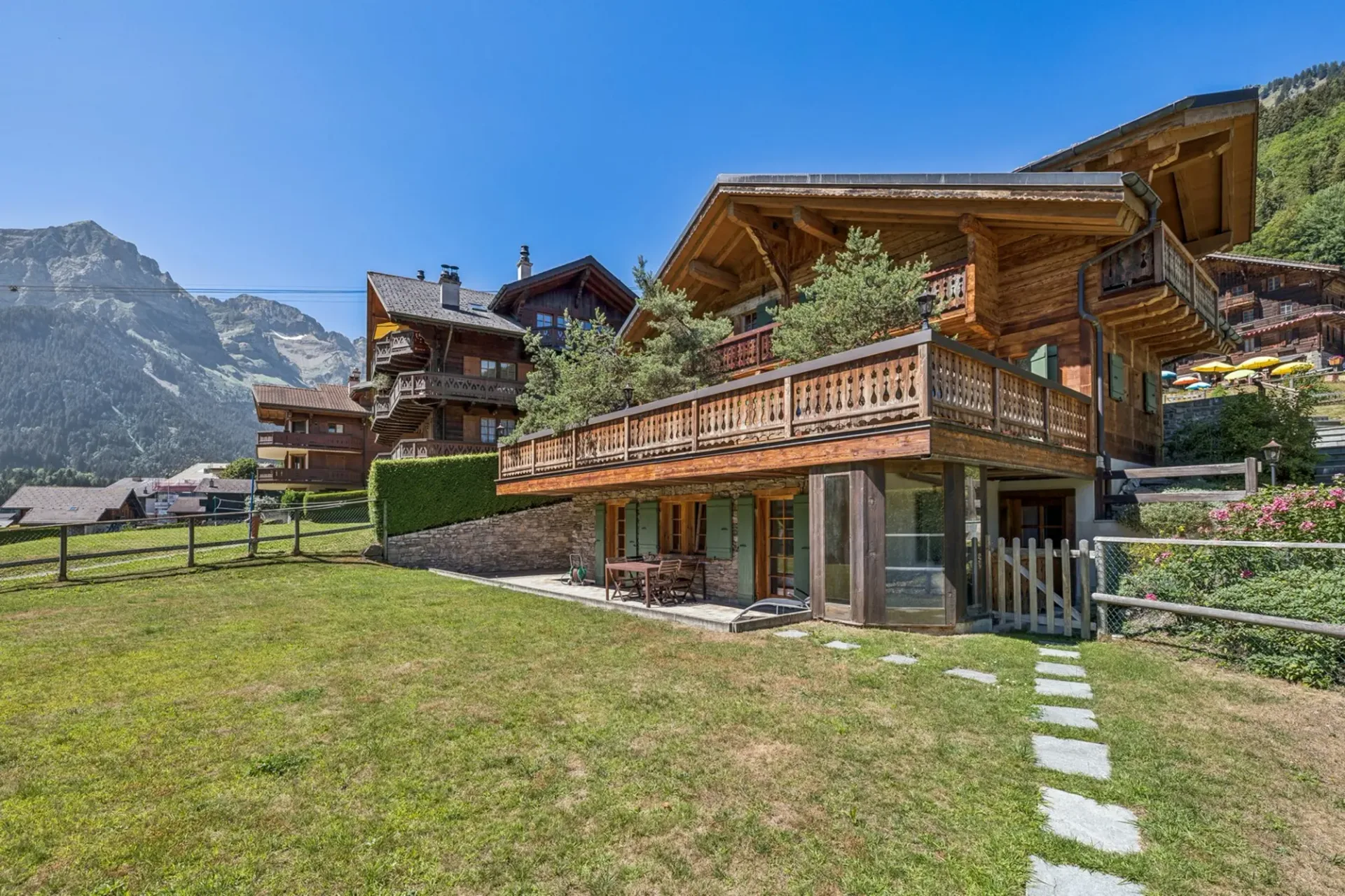 Sublimes Apartment mit 3.5 Zimmern - Terrasse und freie Aussicht