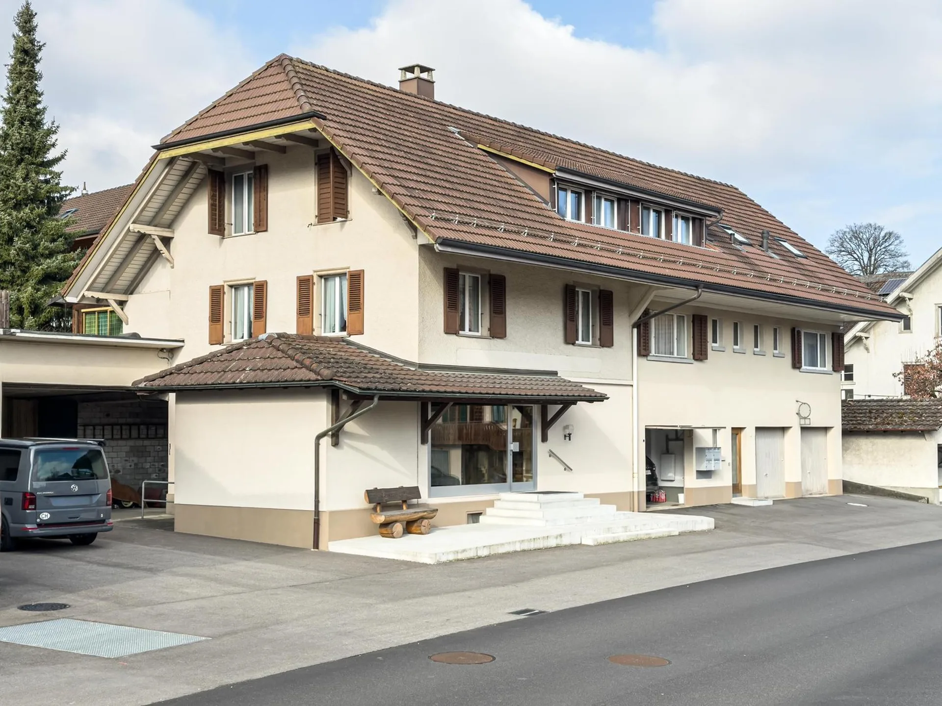 GEPFLEGTES WOHN- UND GEWERBEHAUS IN MELCHNAU ZU VERKAUFEN