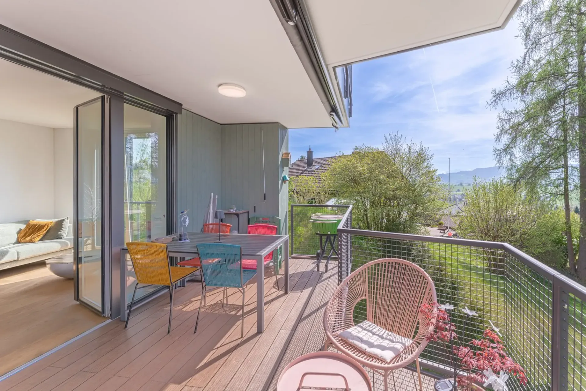 Exklusive 4½ Zimmer-Minergie-Maisonette-Wohnung an familienfreundlicher Lage mit gemütlichem Garten