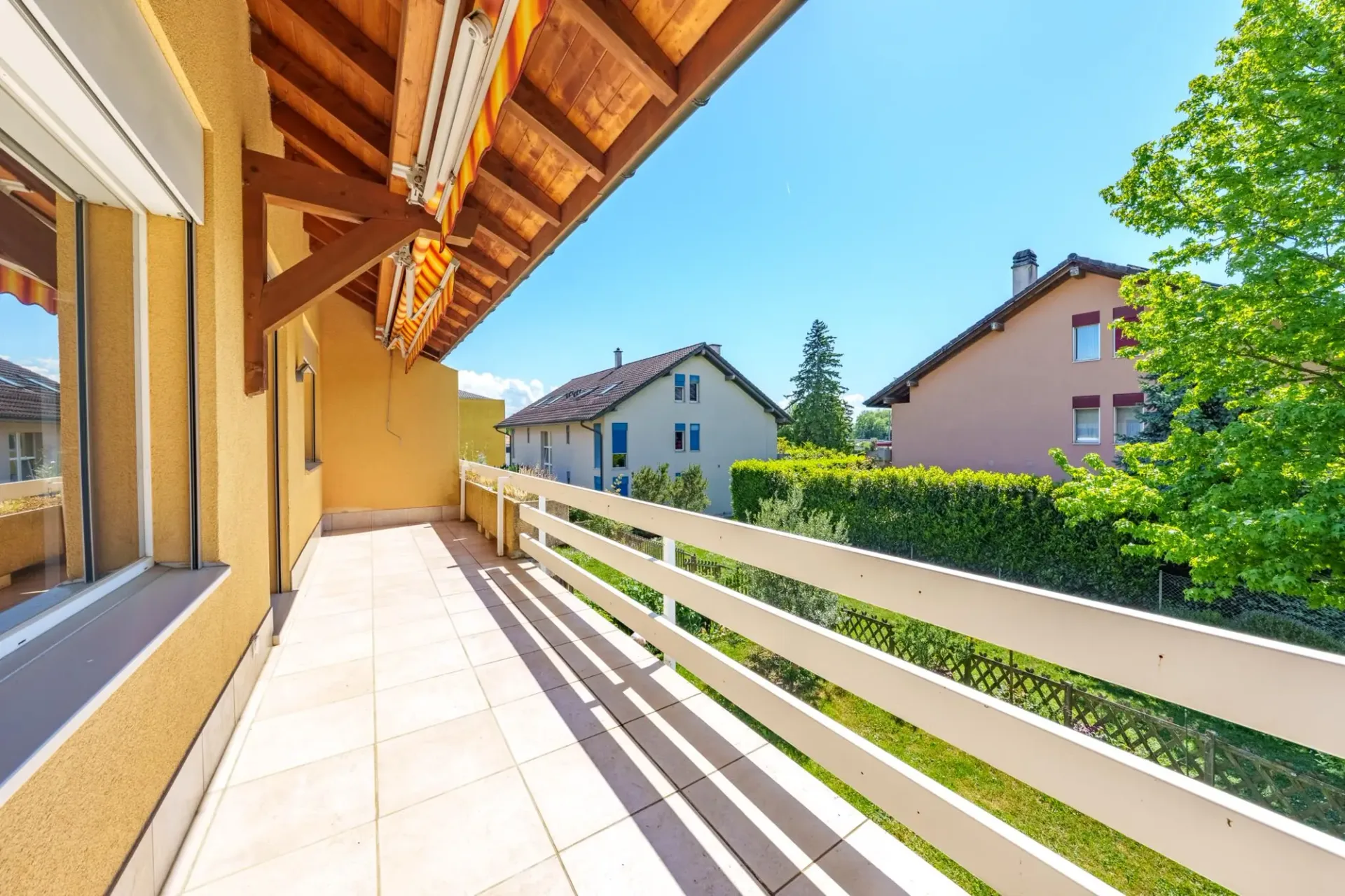 Charmanter Apartment mit 5,5 Zimmern und Kamin im 1. Stock eines kleinen Gebäudes