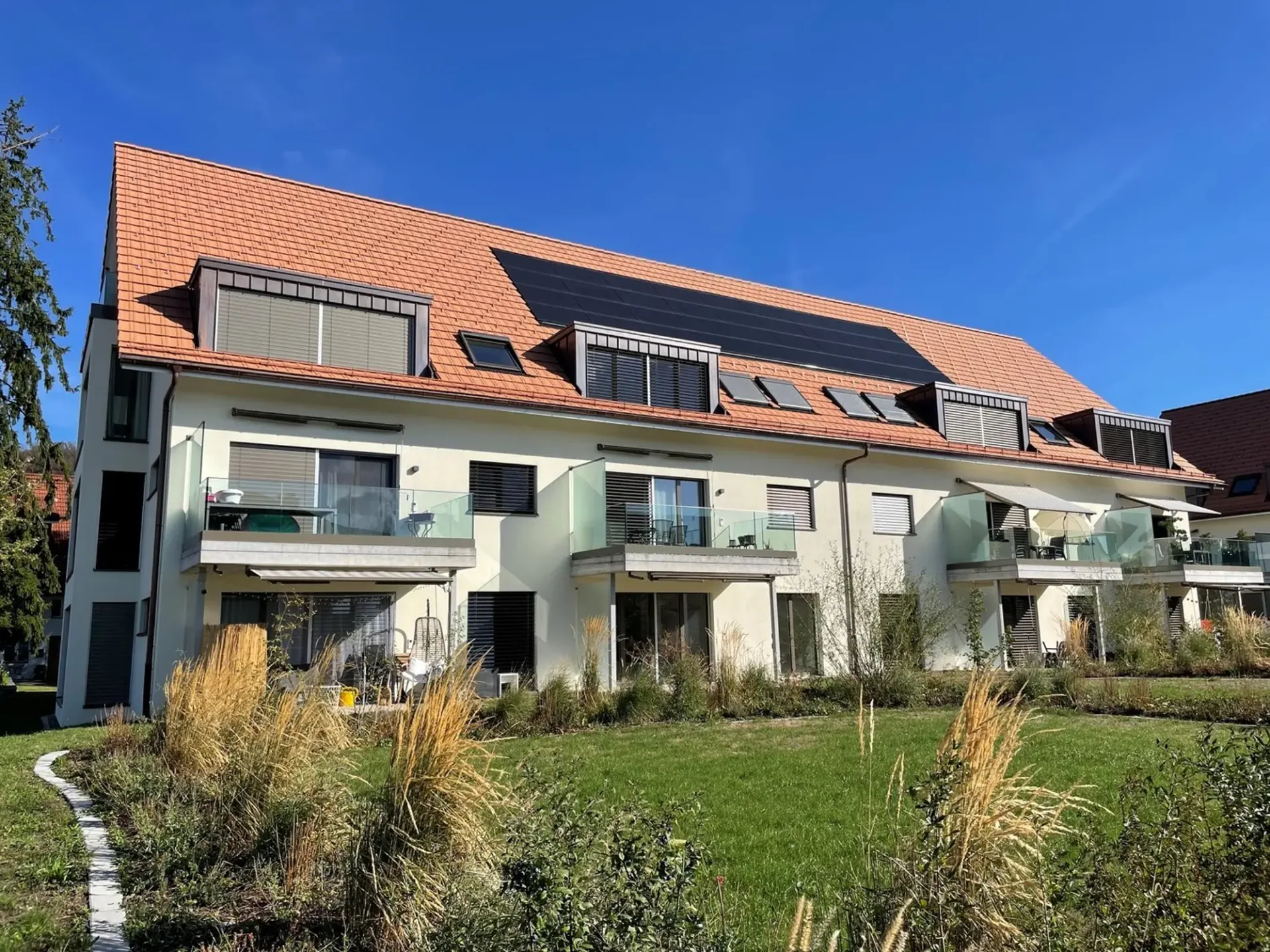 top-moderne 2 1/2-Zimmerwohnung mit Gartensitzplatz!