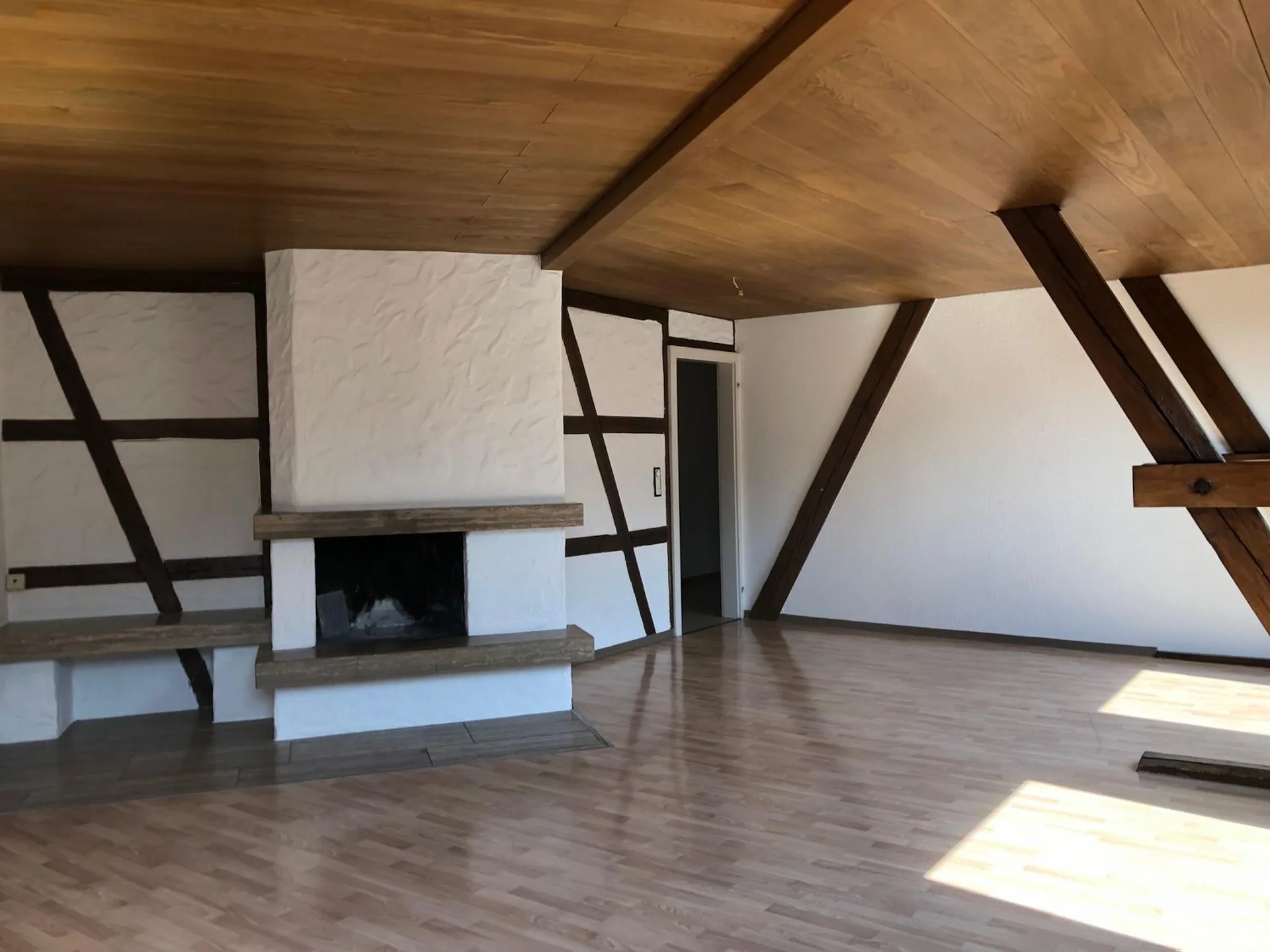 Charmant appartement de 3,5 pièces en mansarde au centre-ville