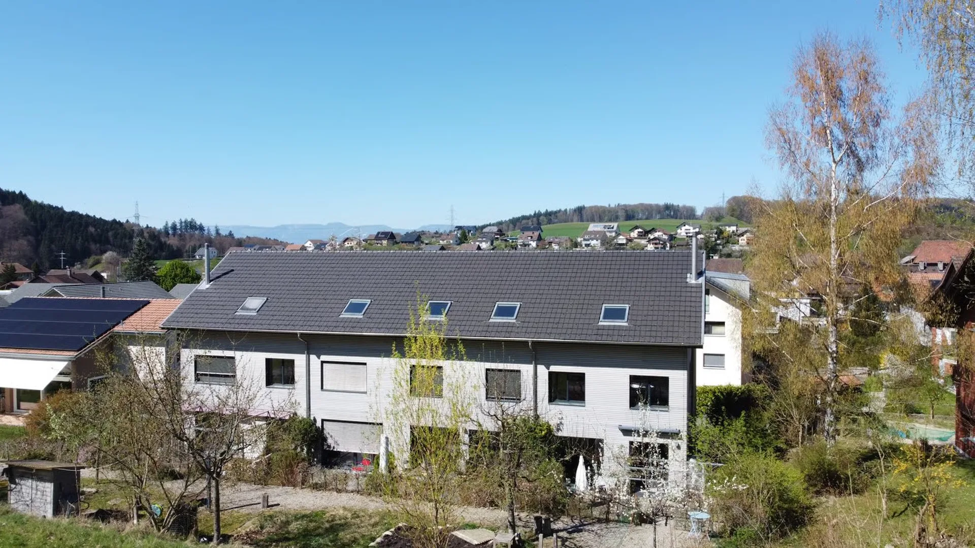 Familienfreundliches, modernes & grosszügiges Reihen-Eckeinfamilienhaus mit Garten und vielen Extras