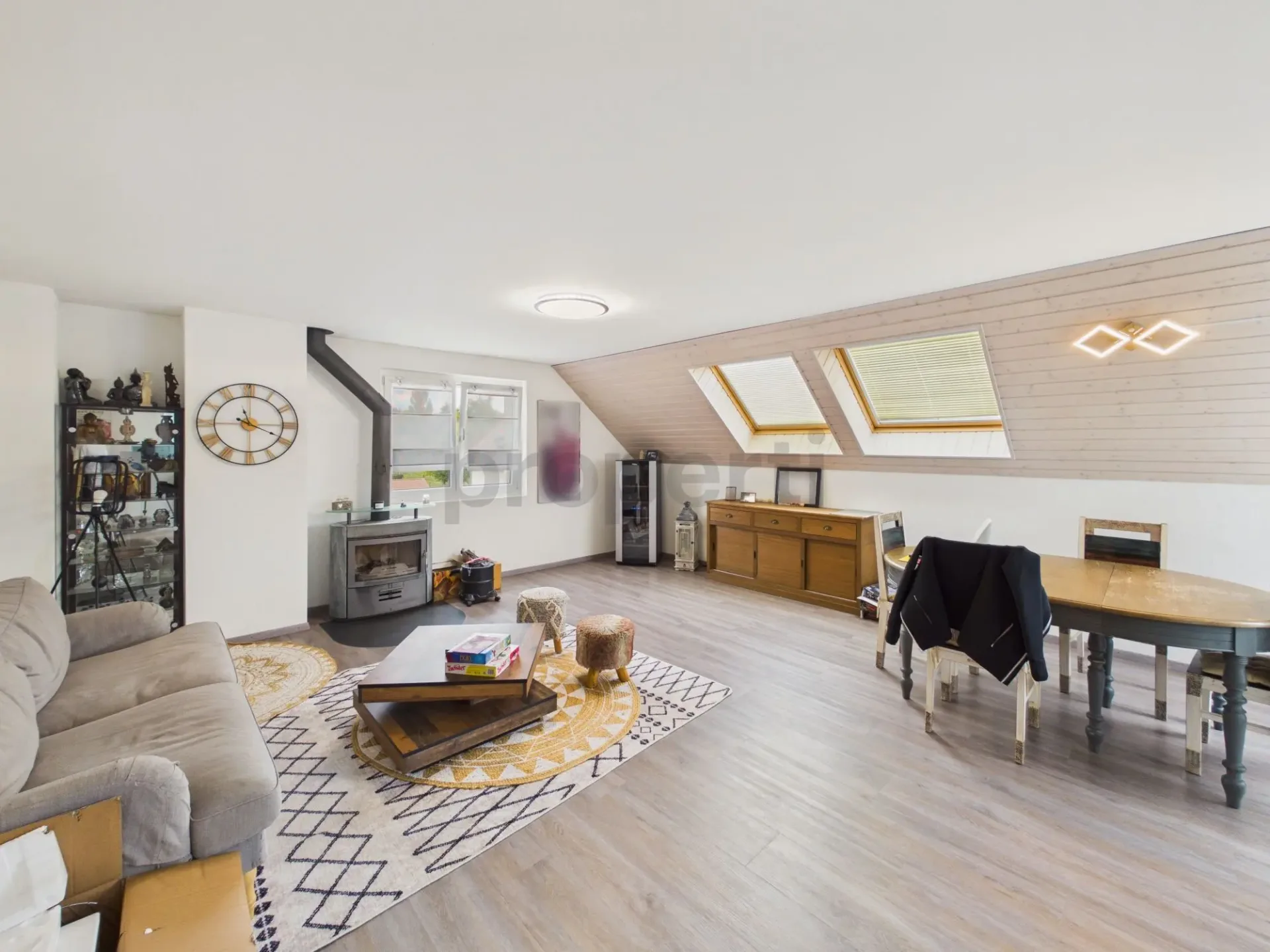 Duplex-Wohnung, Schönes Licht, Sonniger Privatbalkon, Fußbodenheizung, Rollstuhlzugang mit Aufzug & Schulen in 90m!