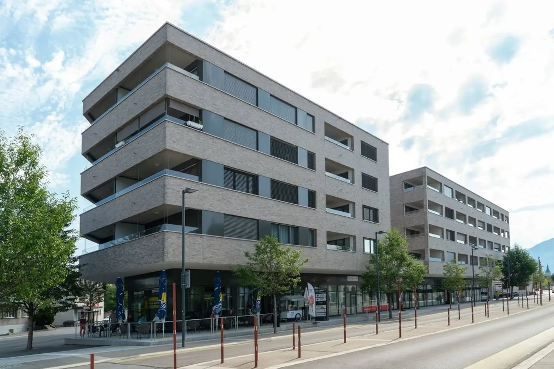 Motorradabstellplatz zu vermieten!