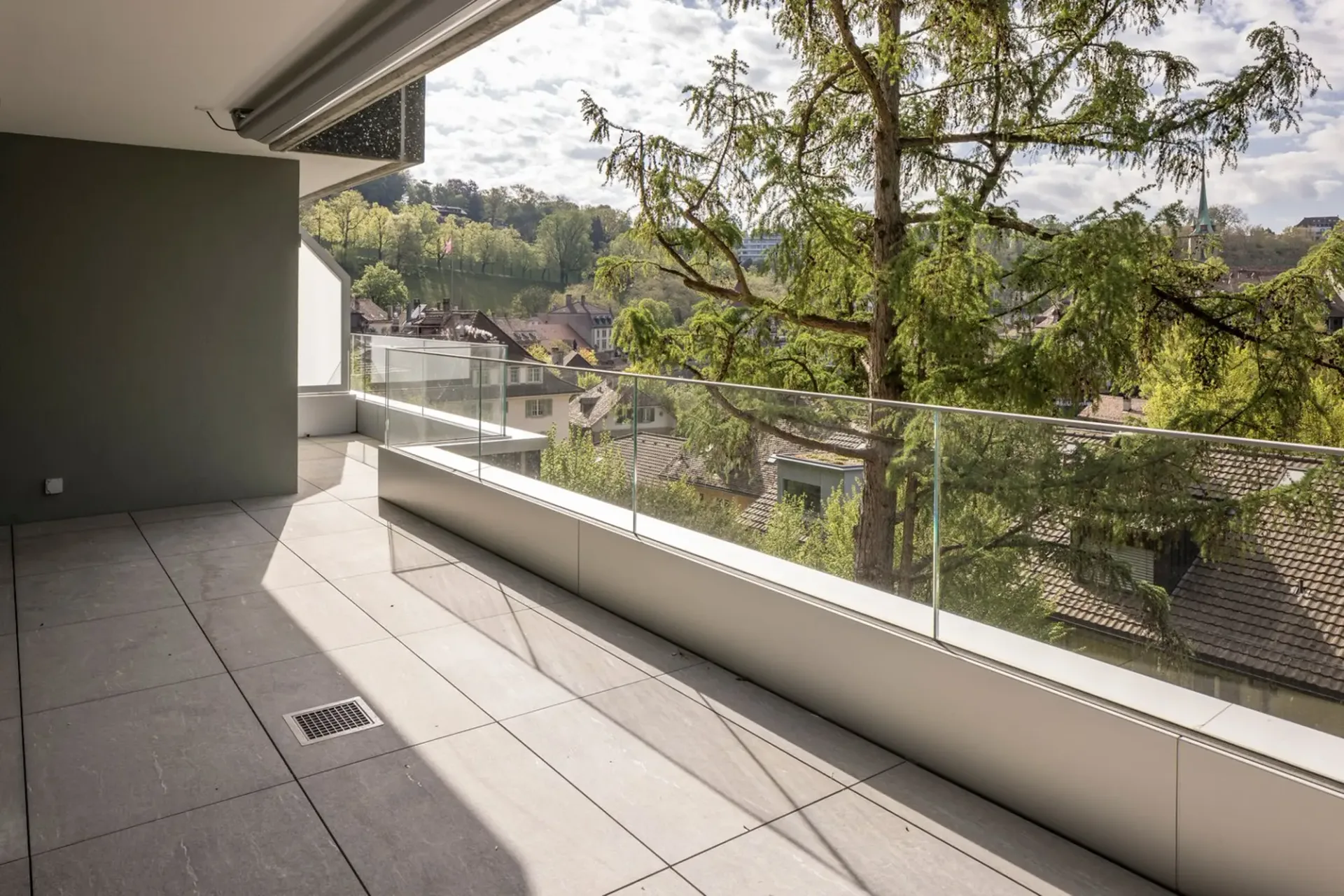 Erstbezug nach hochwertiger Totalsanierung - exklusive Stadtwohnung mit Aussicht auf den Bärengraben