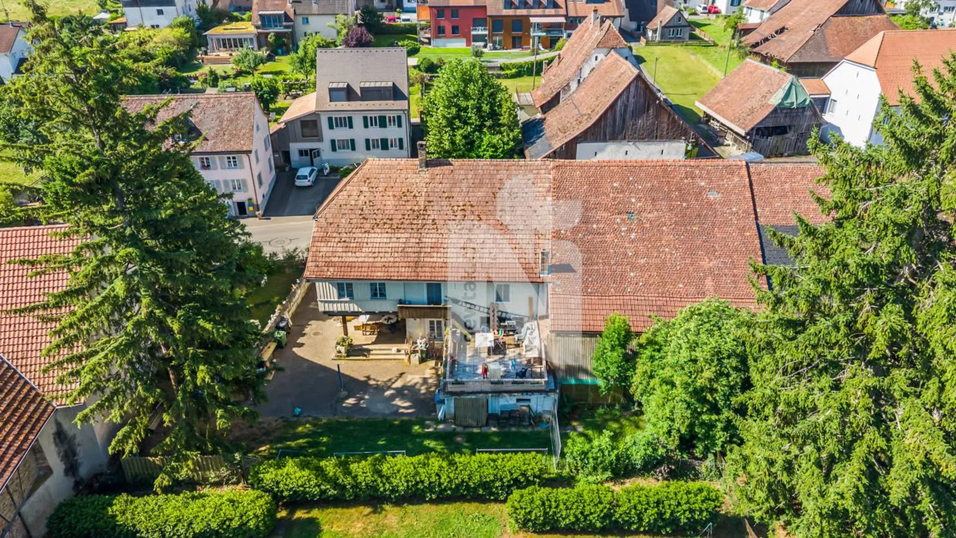 Zentral gelegenes Mehrgenerationenhaus mit Garten, Terrasse und Ausbaupotenzial