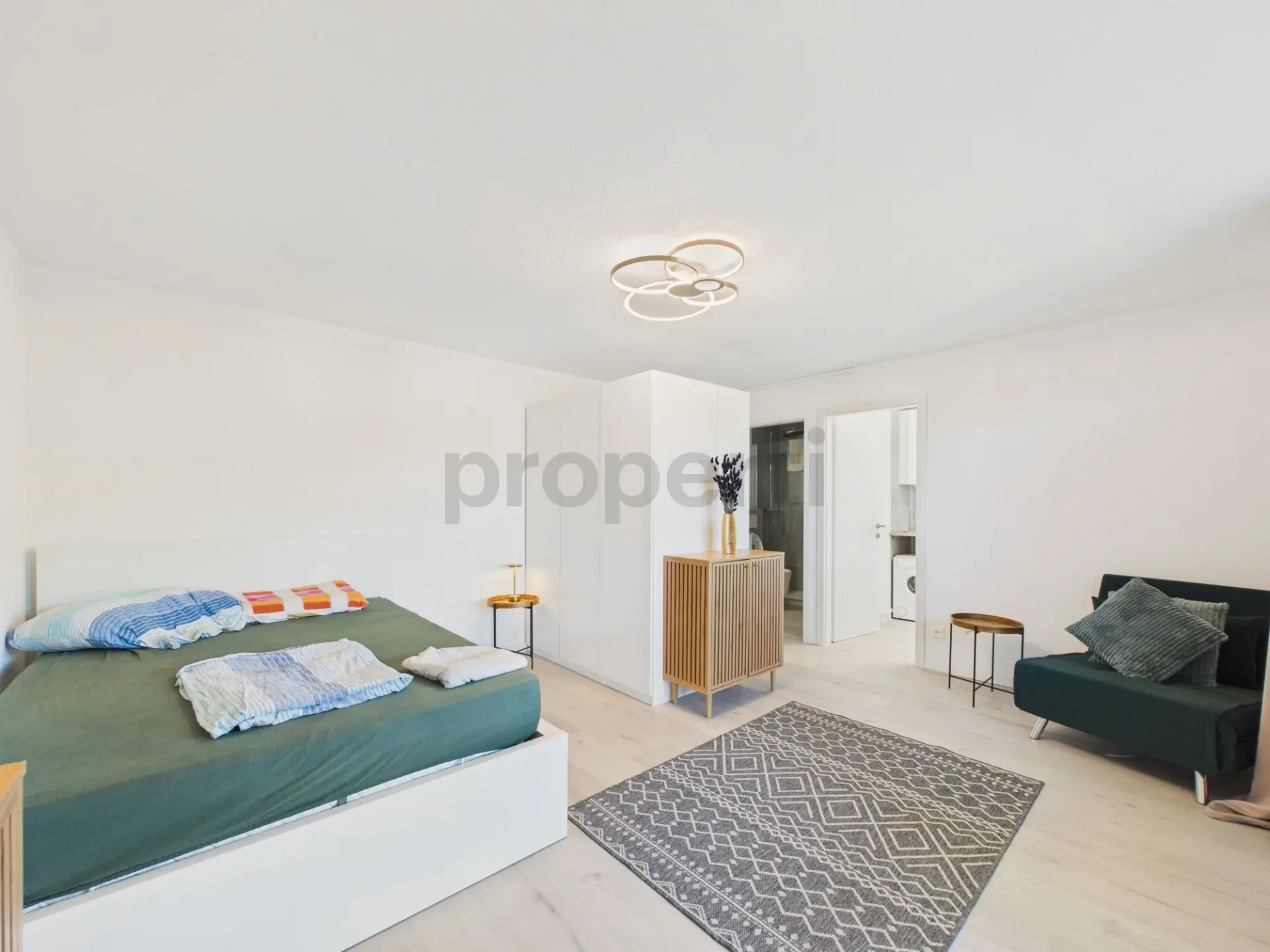 High-quality renovation, stylishly furnished and including private parking