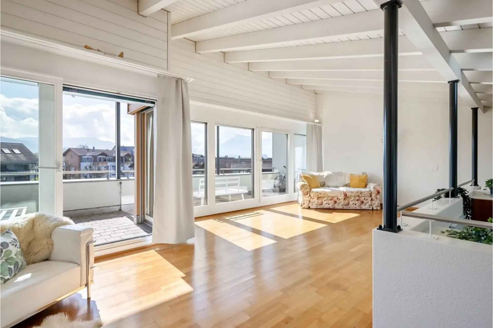 Dreamy 4.5-room maisonette apartment with terrace, mountain view, and hobby room in Holzhäusern