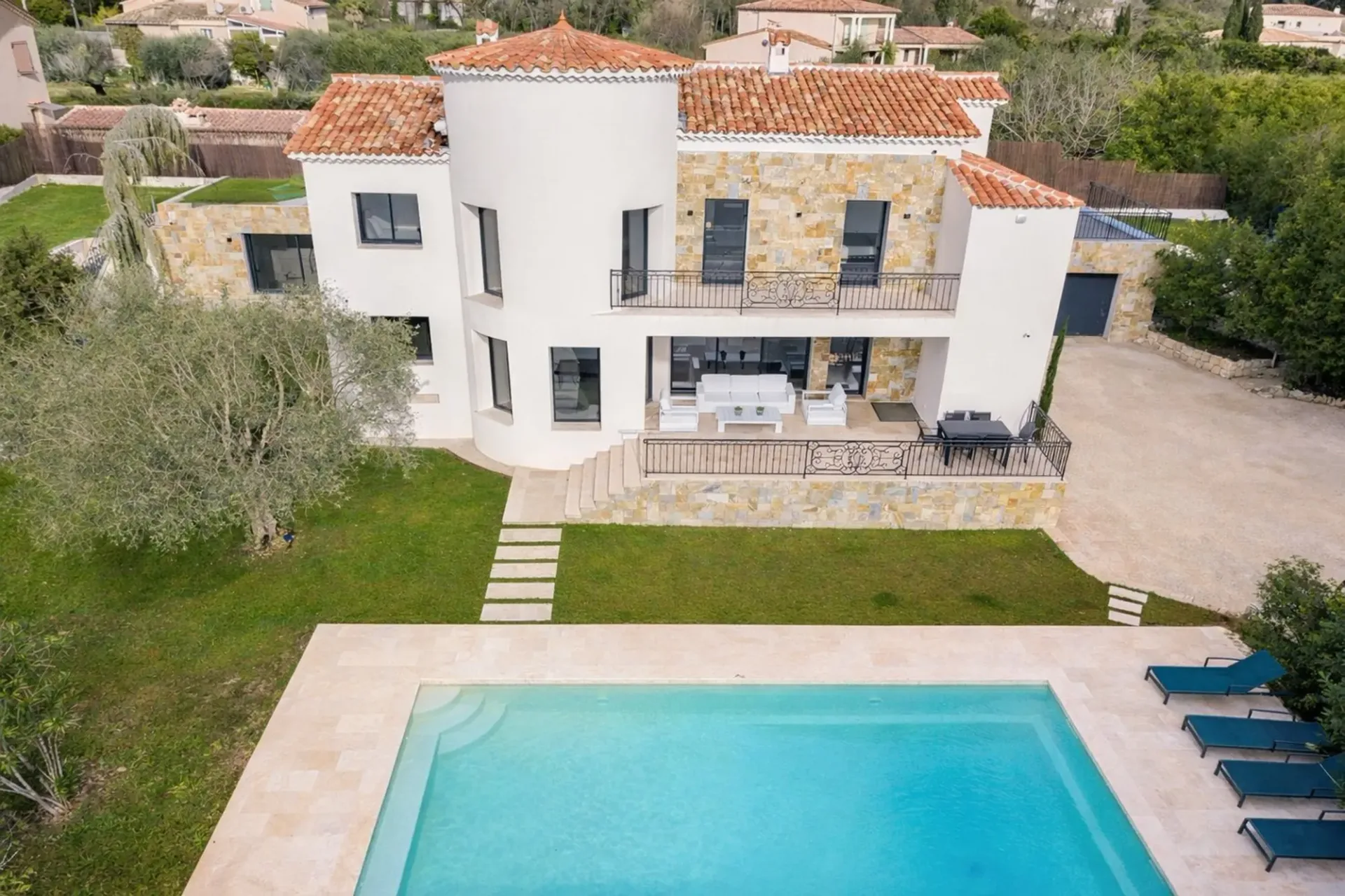 Moderne renovierte Villa – 320 m² – Châteauneuf-Grasse (06560) – Côte d’Azur