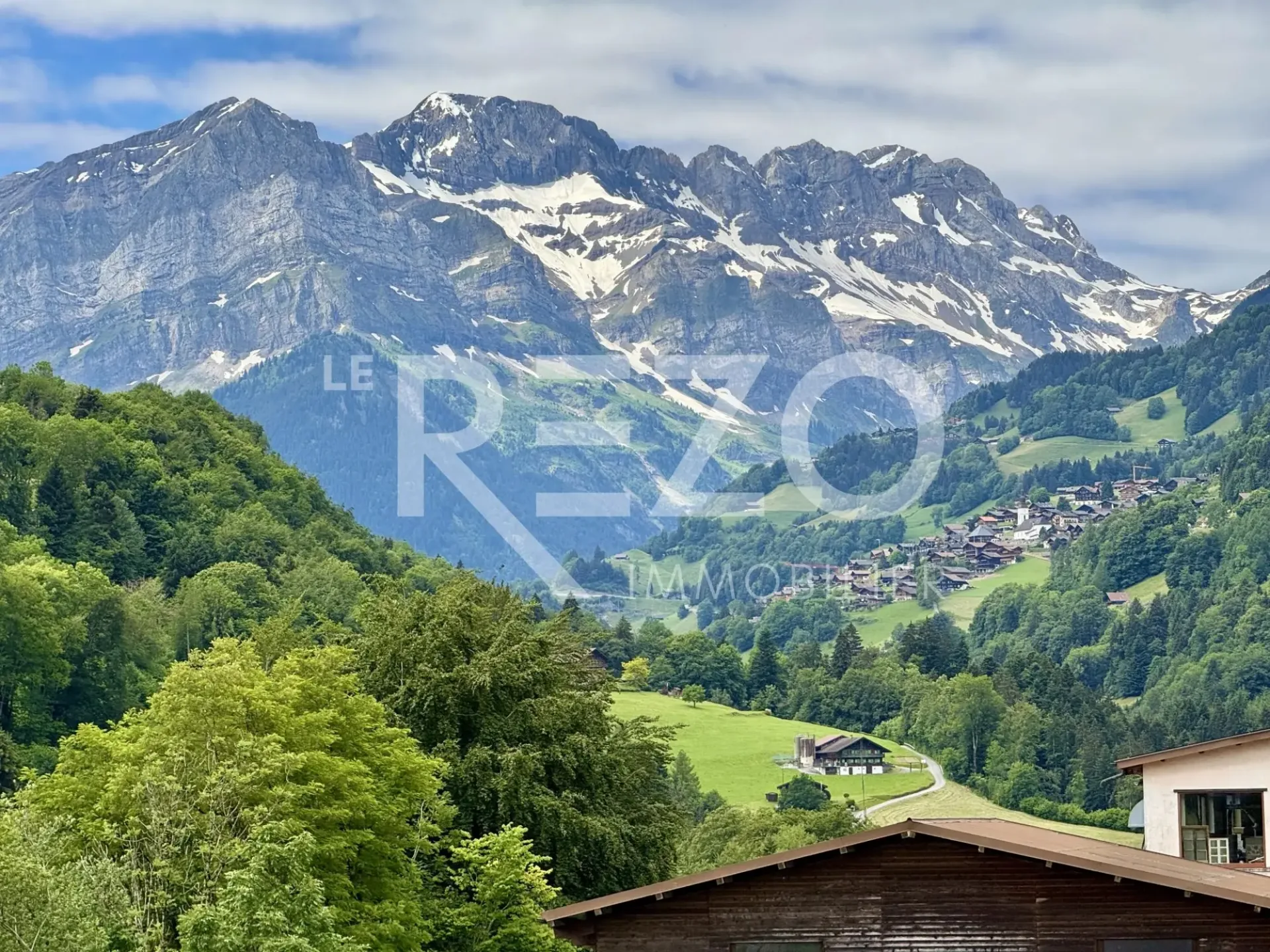 Wohnung mit 4,5 Zimmern, großem Balkon und Panoramablick. Troistorrents, VS