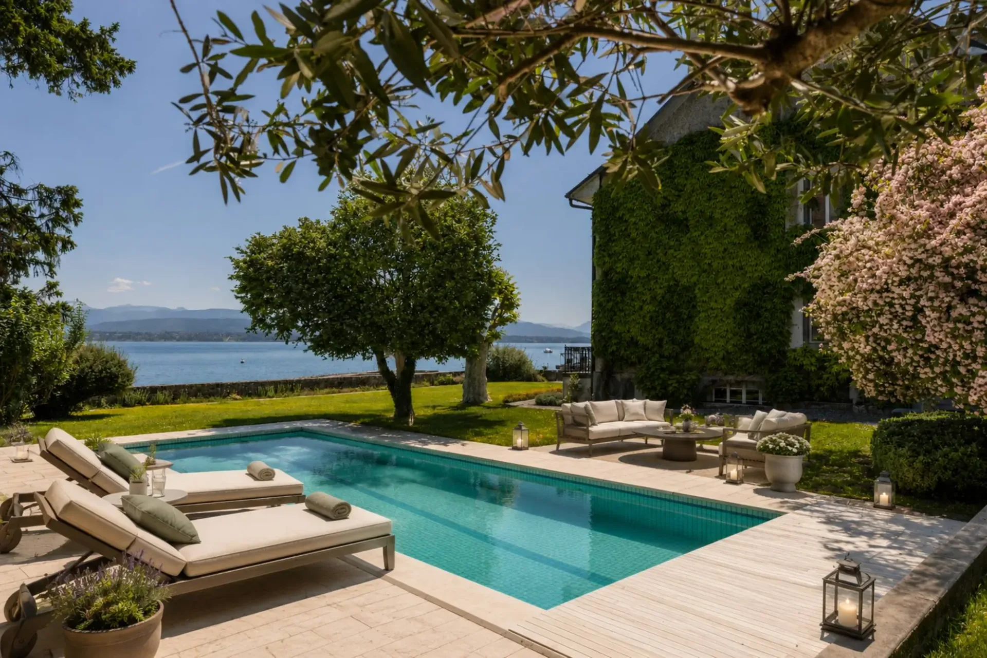 Exceptional estate on the lake shore, private harbor & panoramic view