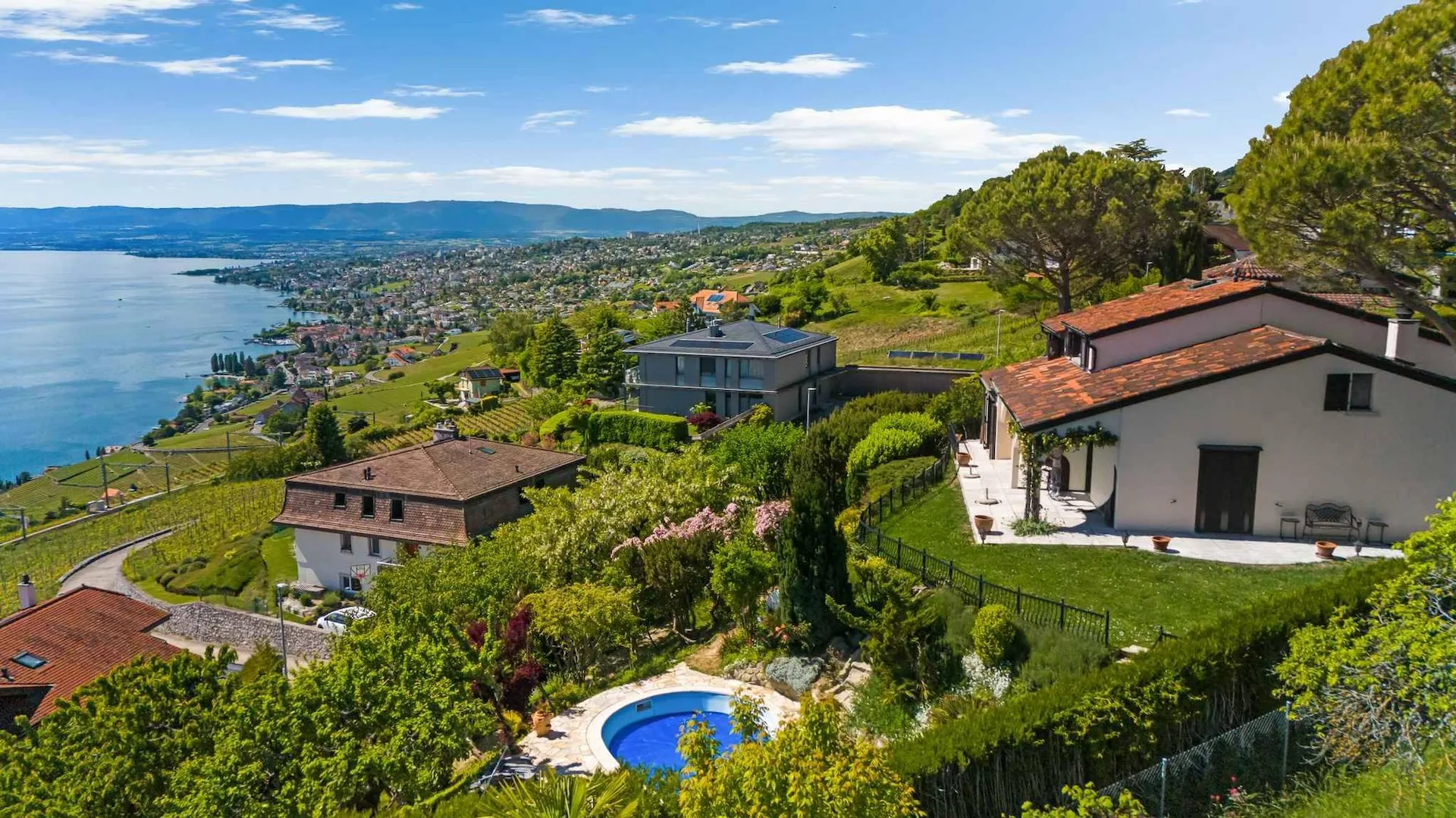 Elegante provenzalische Villa mit Pool und Panoramablick auf den Genfersee und die Alpen