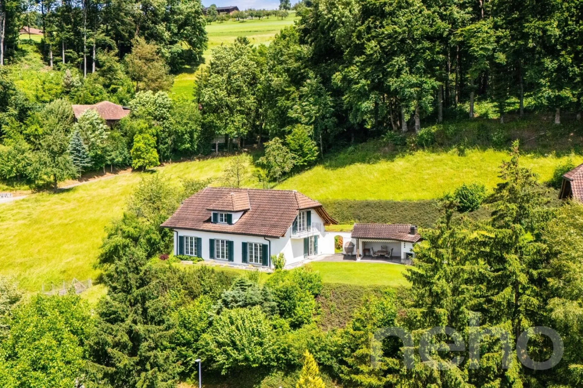 Grosszügiges Einfamilienhaus mit Weitblick und traumhaftem Garten