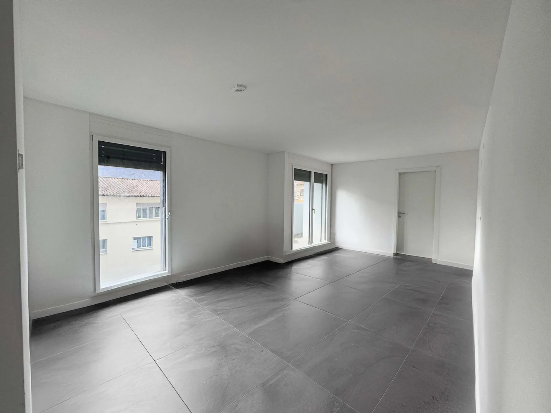 Geräumige 5.5-Zimmer-Wohnung mit Garten in Mendrisio