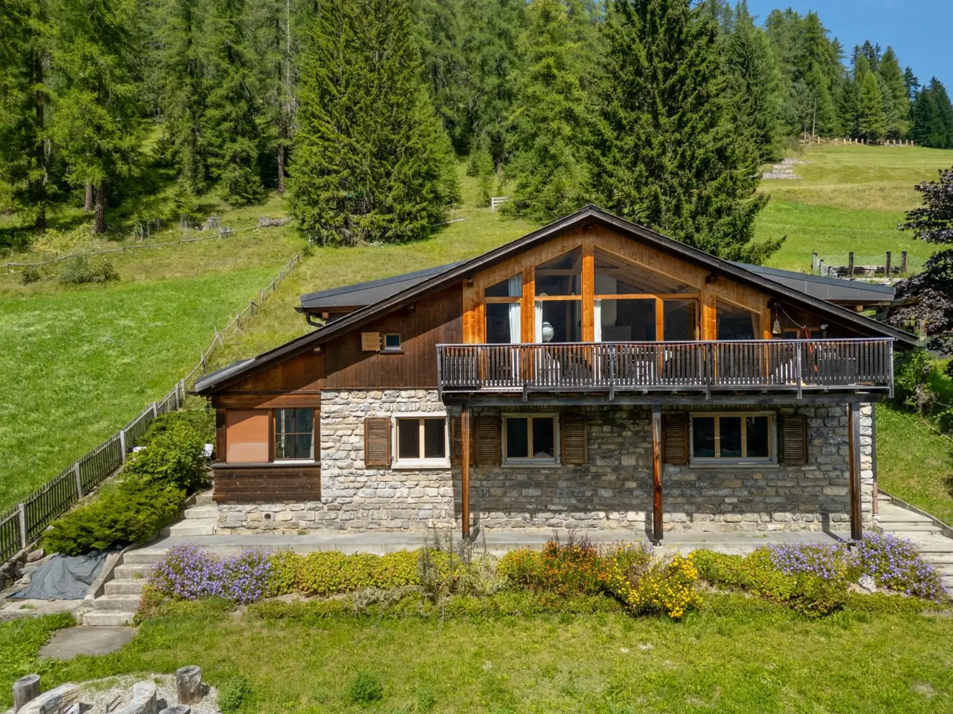 Ein Rückzugsort mit endloser Weitsicht in Davos Wiesen