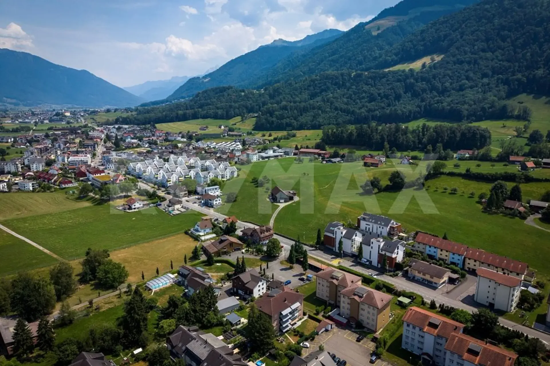 4.5-Zimmer-Wohnung mit sonnigem Balkon und hochwertiger Ausstattung in Buttikon SZ zu kaufen!