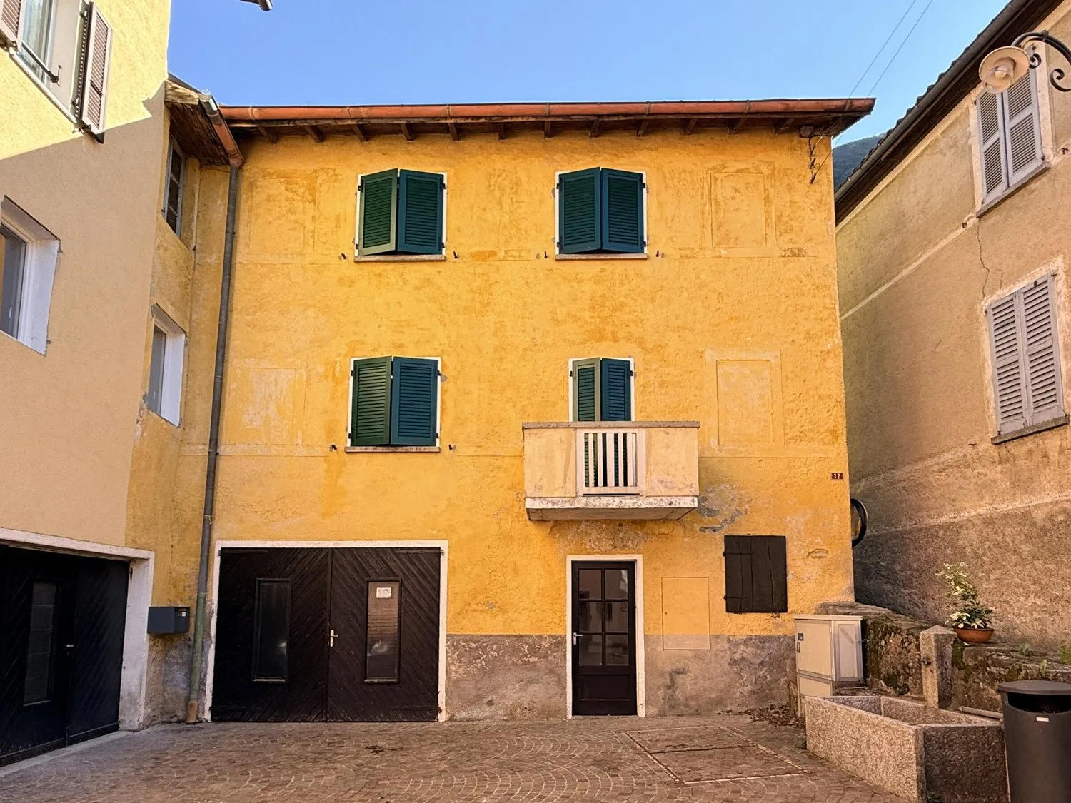 Beautiful renovated house with garden and garage in Pugerna