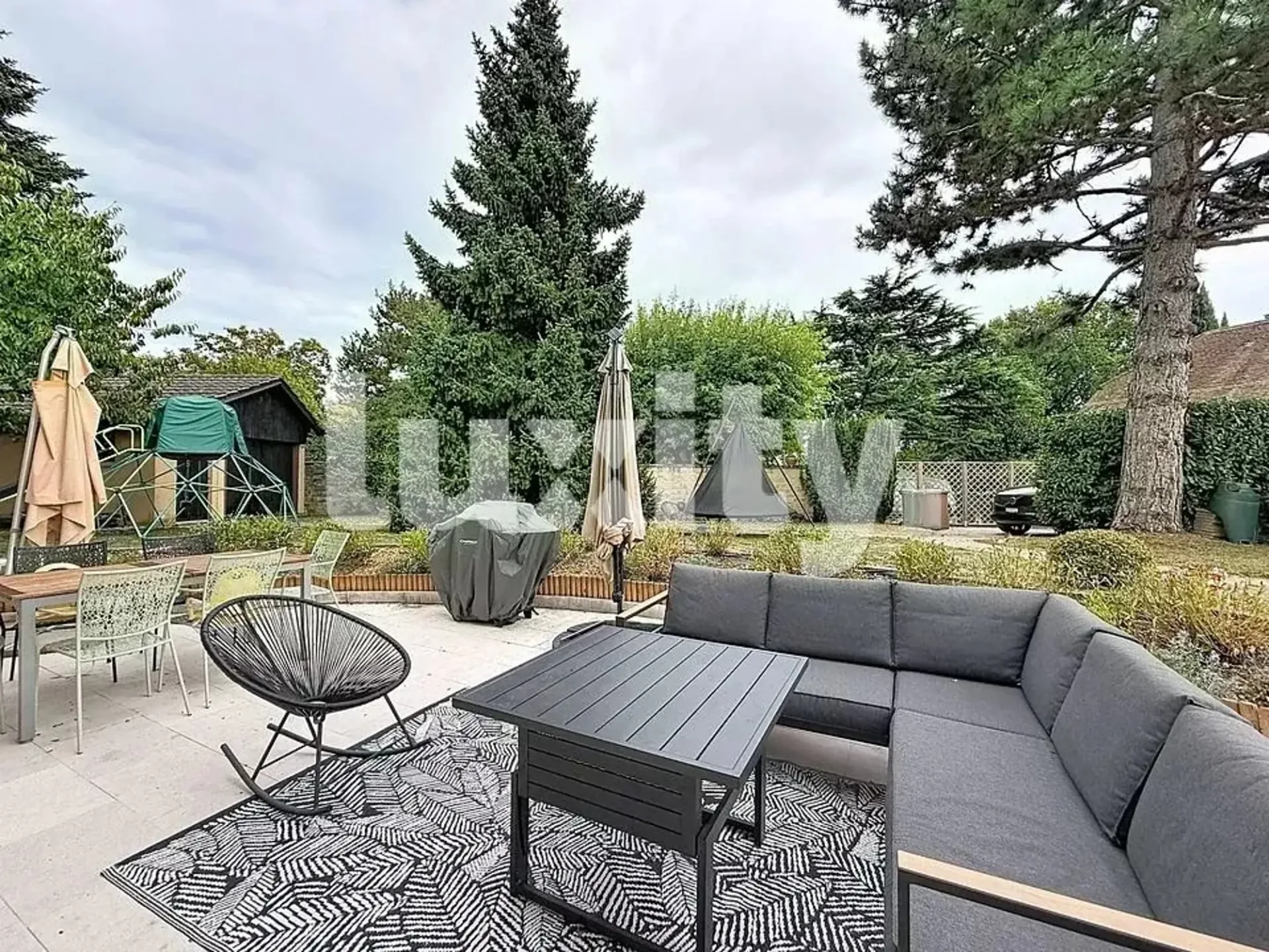 Schöne Villa mit 5 Zimmern, Garten und Terrasse in Rolle