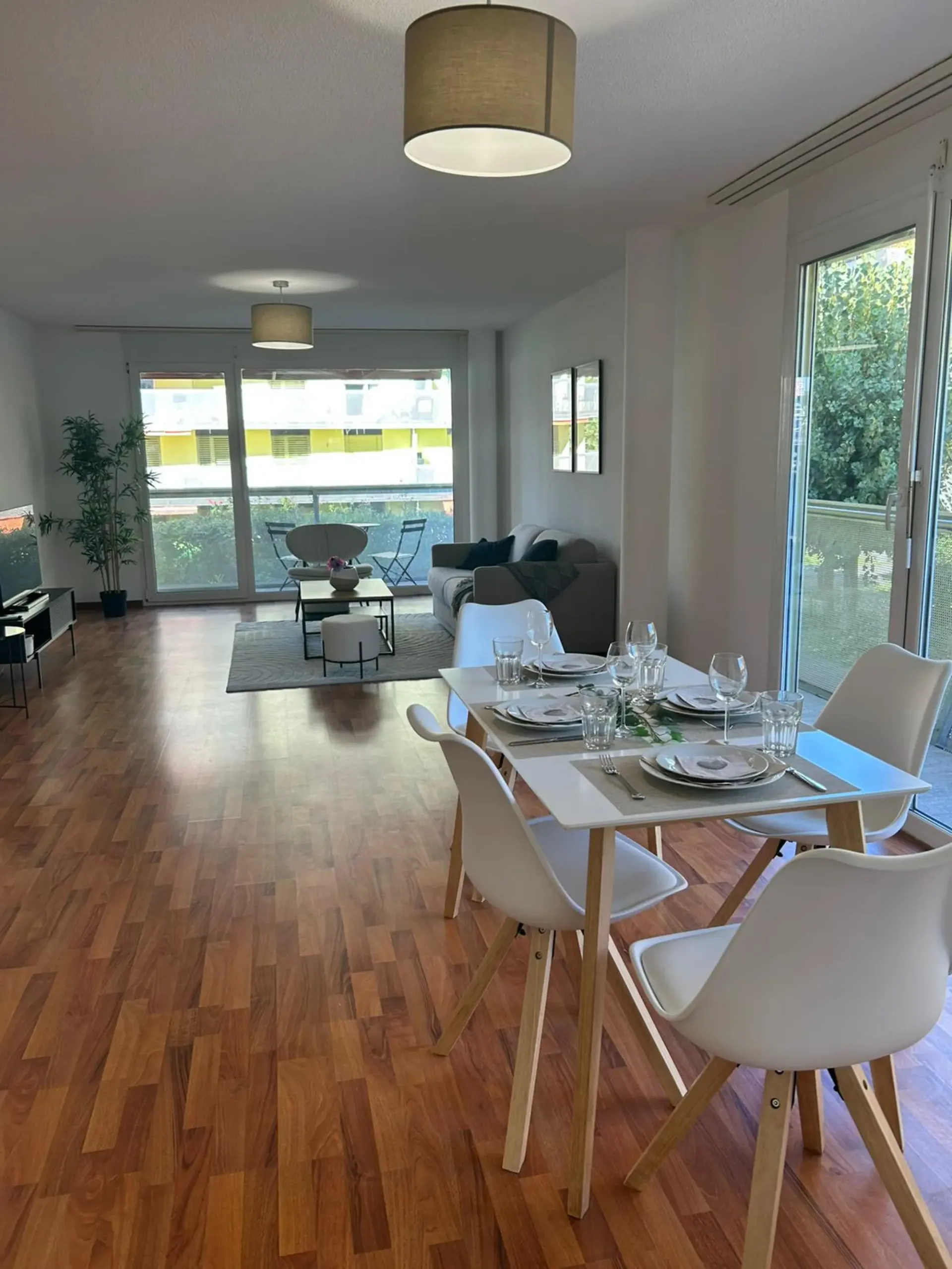 Neugasse 83 – Geräumige neu möblierte 2-Zimmer-Wohnung im Herzen von Zürich!