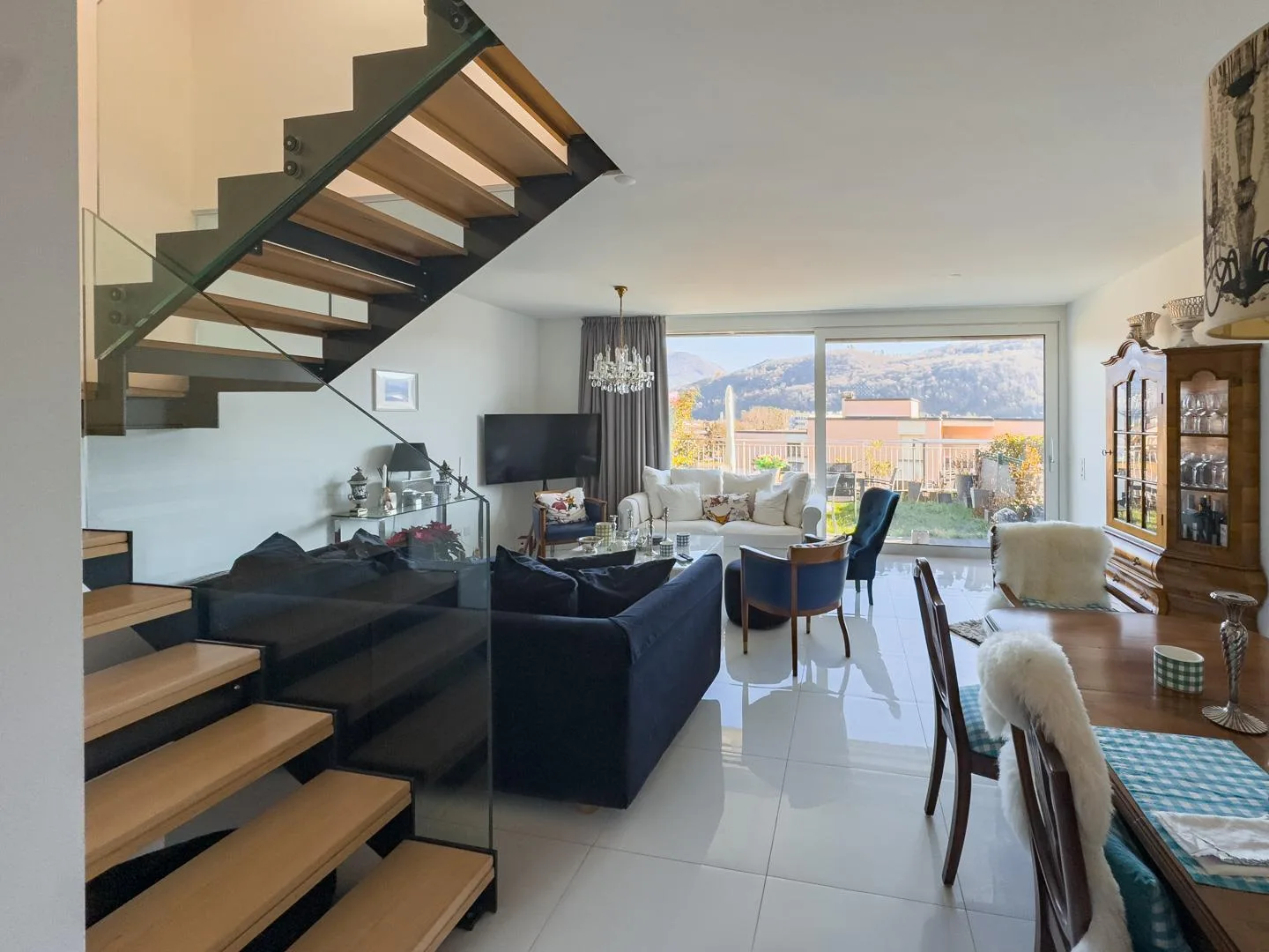 Moderna casa contigua con giardino ad Agno