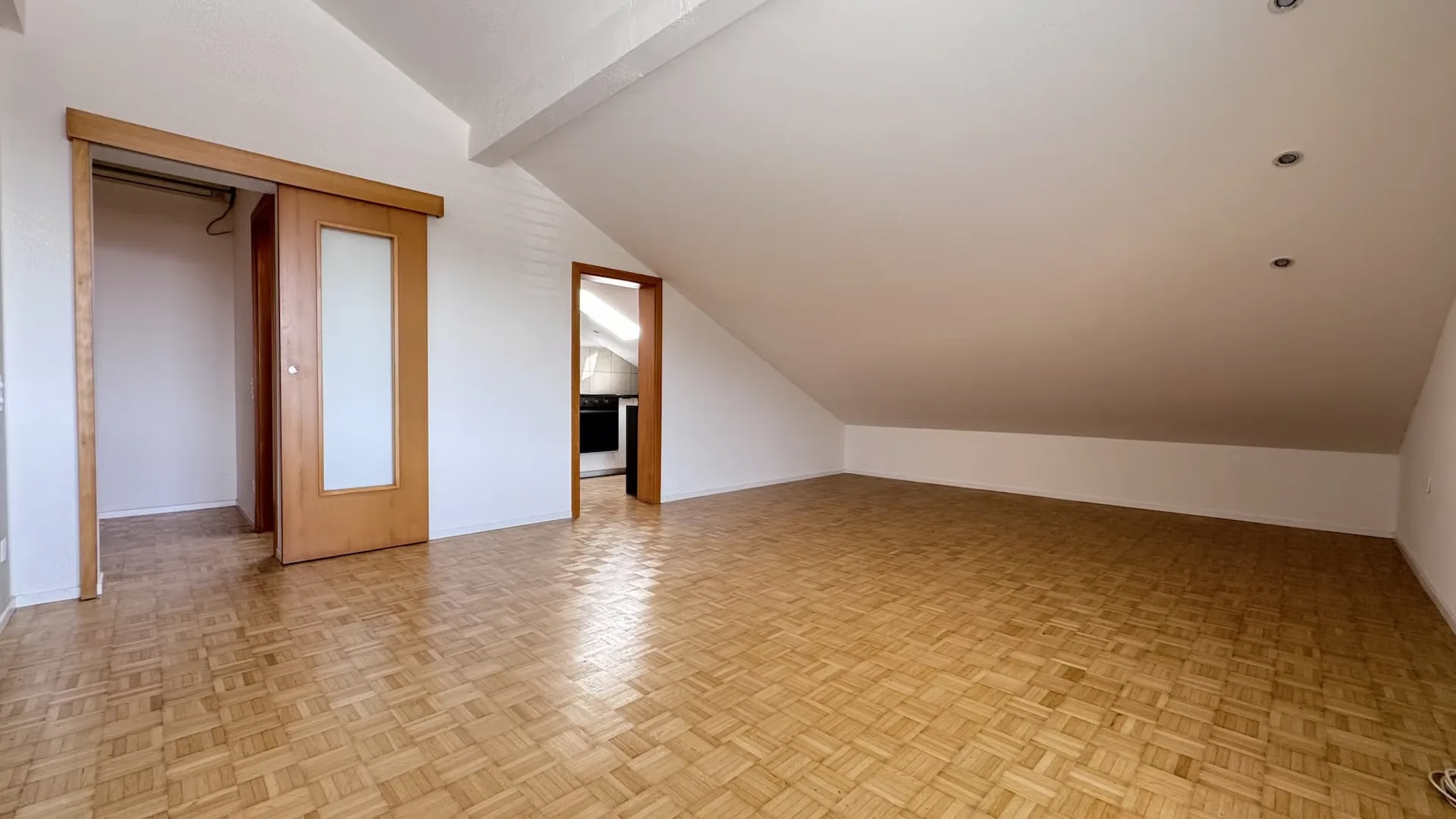 Geräumig und einladendes 2.5-Zimmer-Apartment im letzten Stock in Canobbio