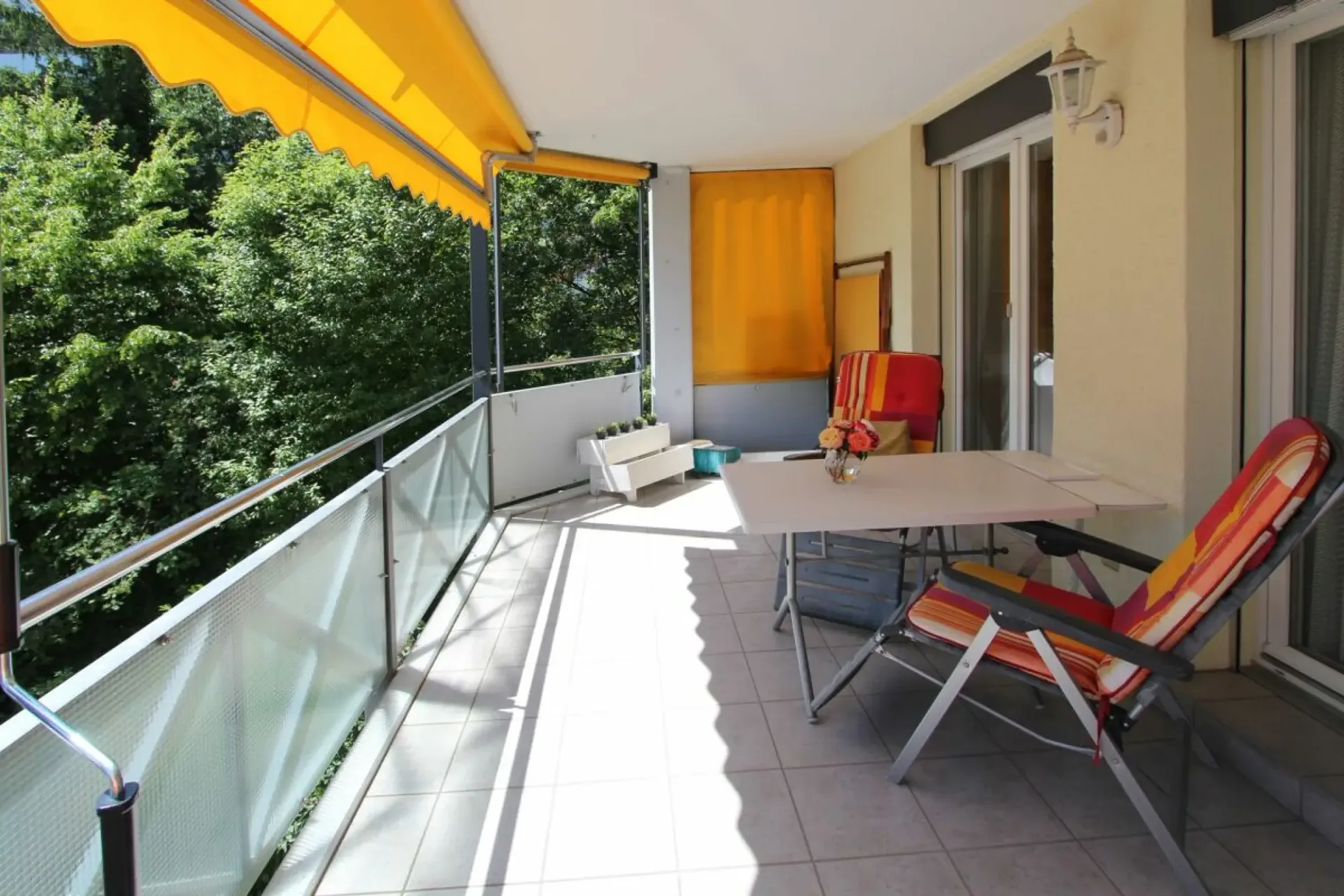 Sonnige 4.5 (5.5) Wohnung mit Blick ins Grüne an ruhiger Sackgassenlage und viel Raum für Ihre Ideen