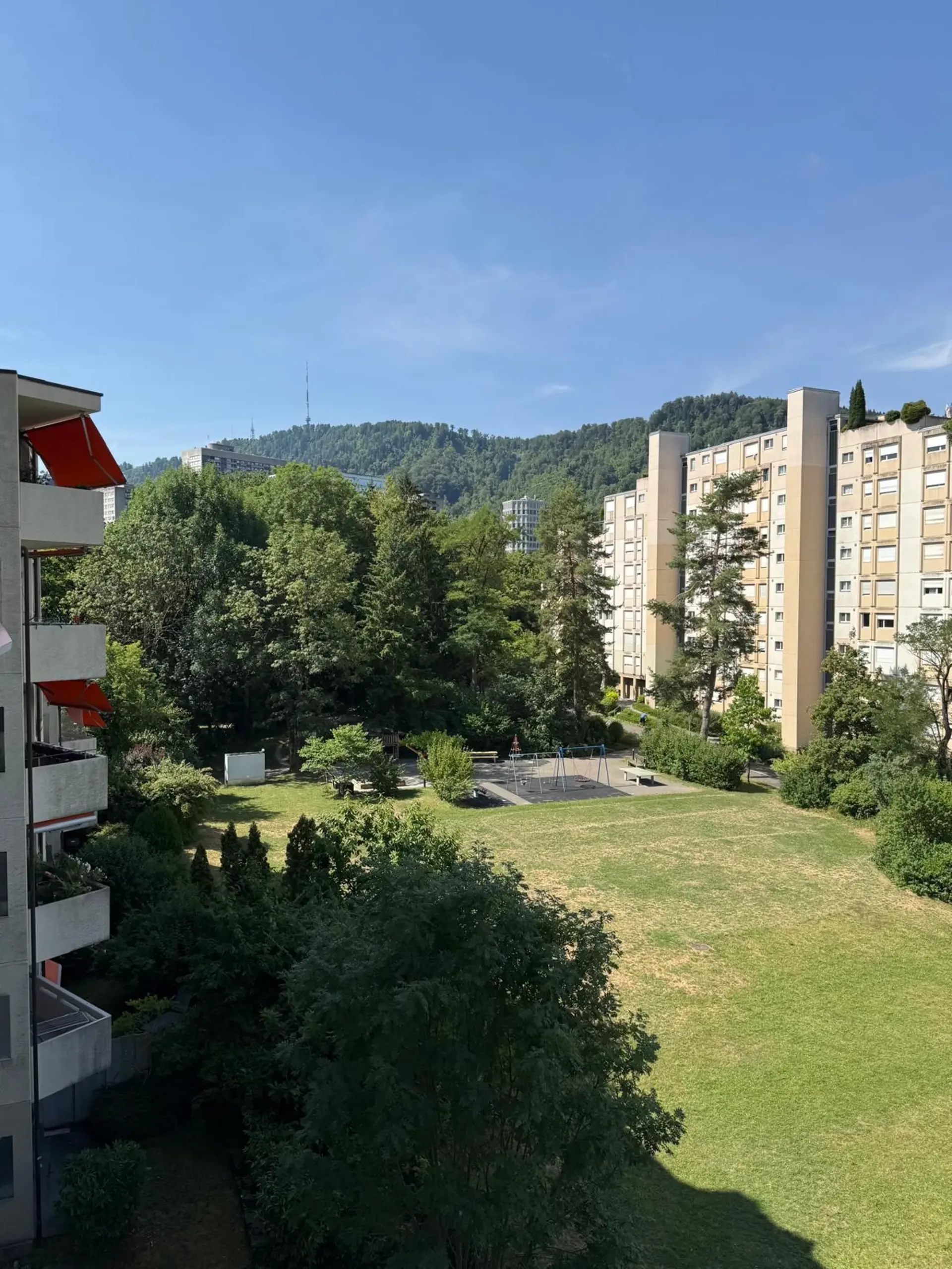 Helle 5-Zimmerwohnung an ruhiger und zentraler Lage in Zürich-Albisrieden