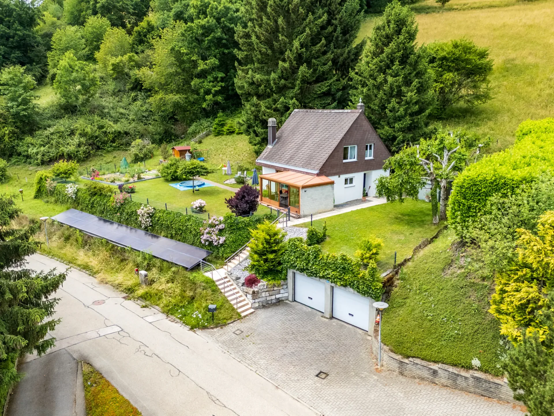 Schöne 5.5-Zimmer-Familienvilla mit großem Garten und freier Sicht