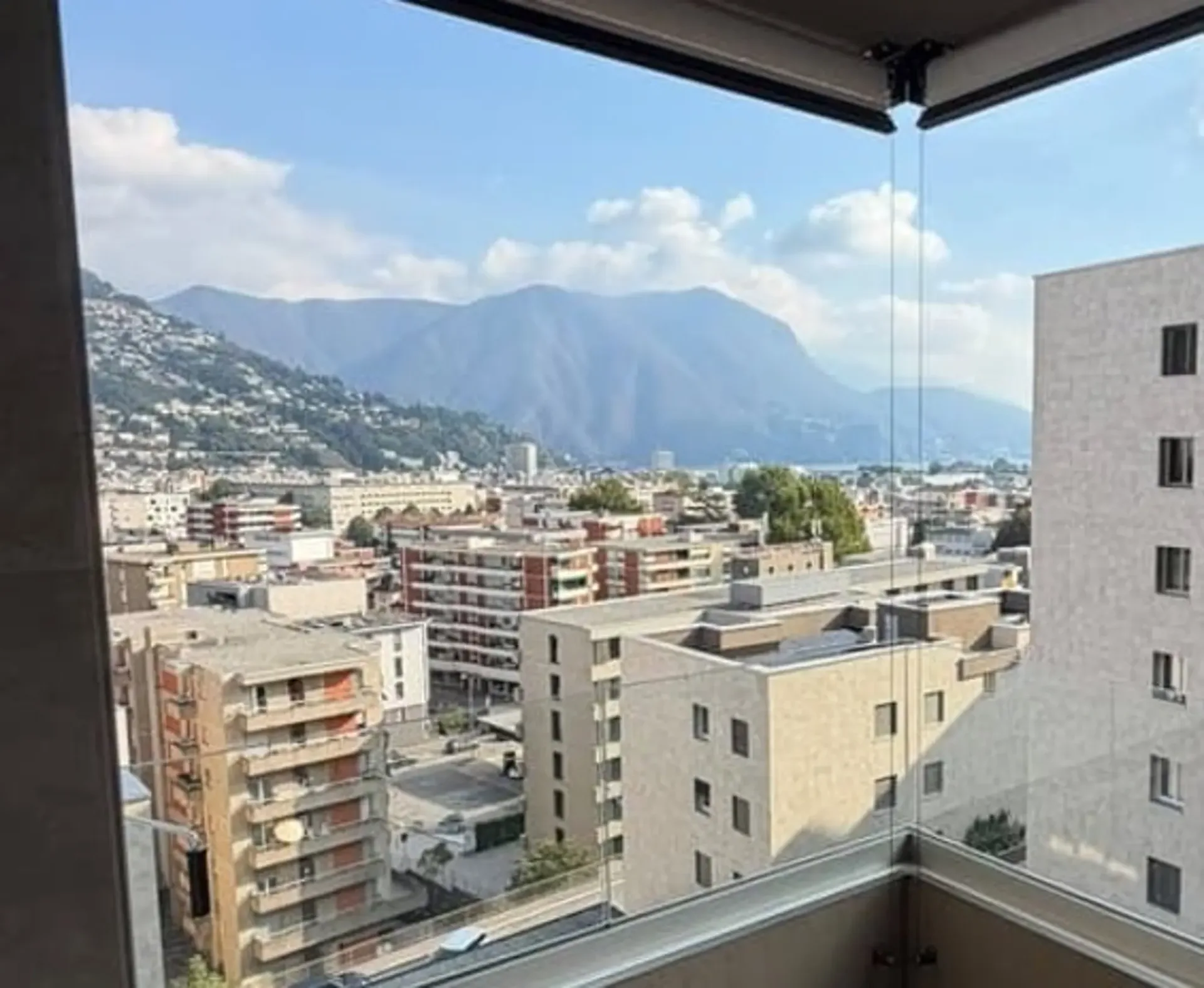 Last bright 3.5-room apartment with balcony and lake view in Lugano
