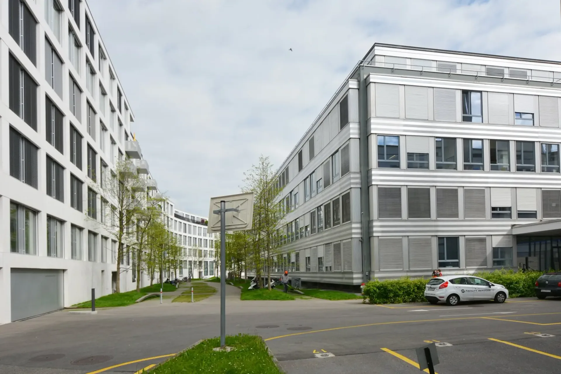 Motorrad sicher abstellen - nähe Sihlcity