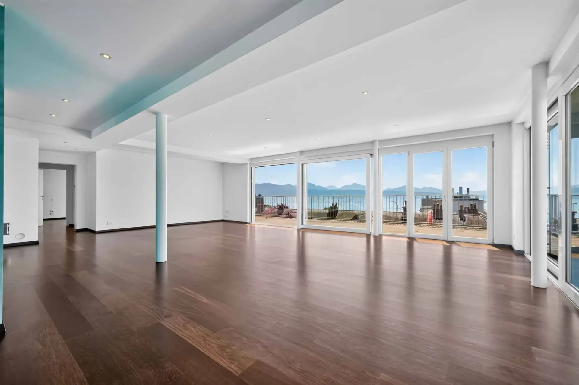 3.5-room apartment of high standard with breathtaking view of Lake Geneva
