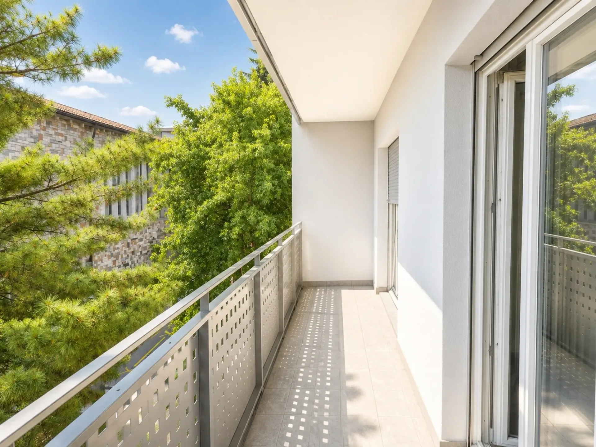 LUGANO - SPACIOUS AND BRIGHT 3.5 ROOM APARTMENT WITH BALCONY
