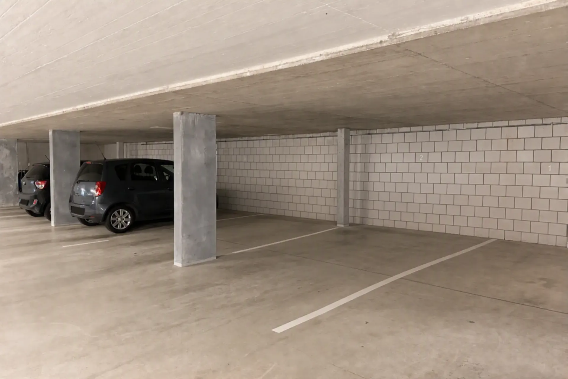 Posto auto in garage sotterraneo in affitto