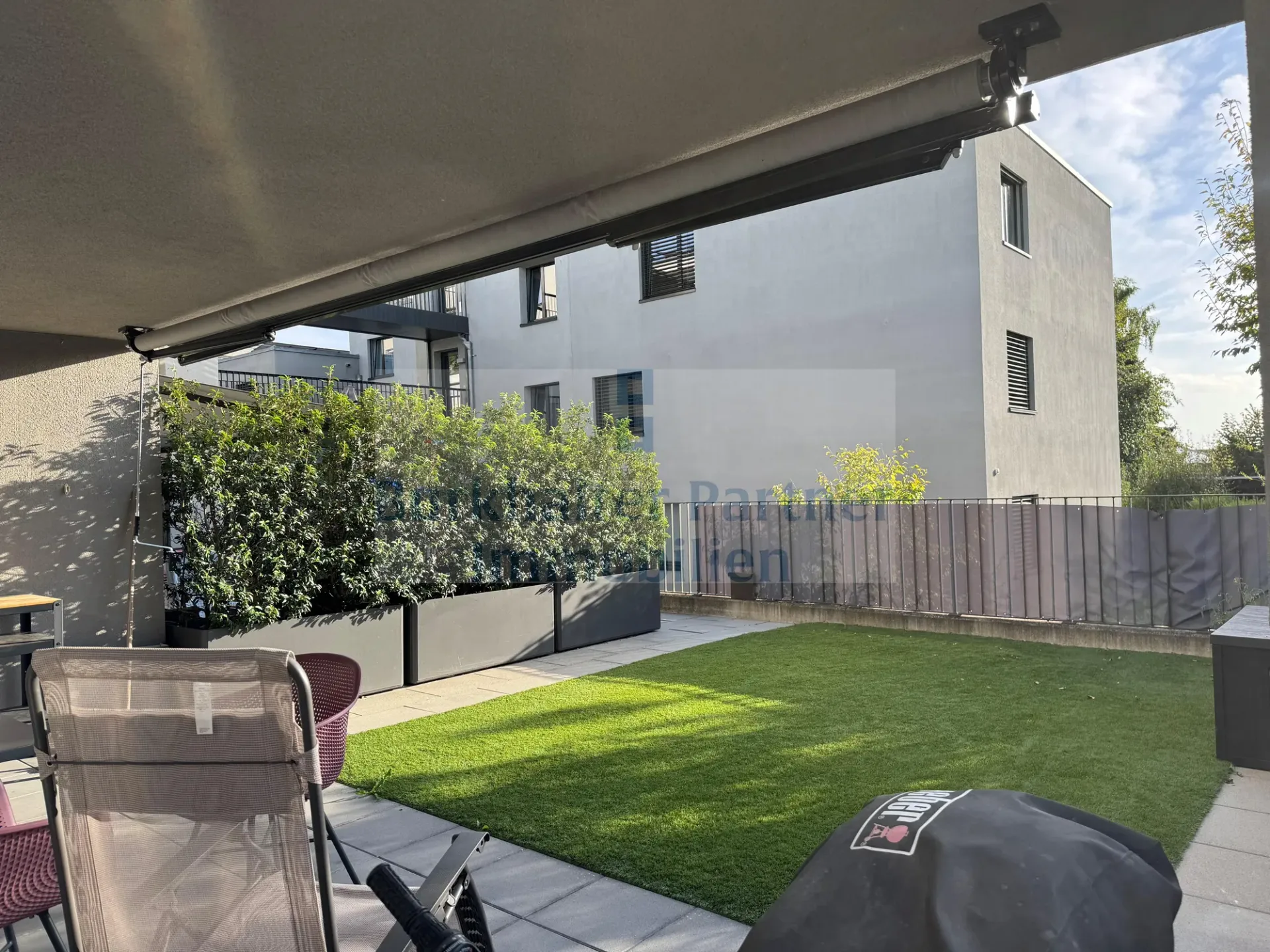 Loggia con area di prato privata