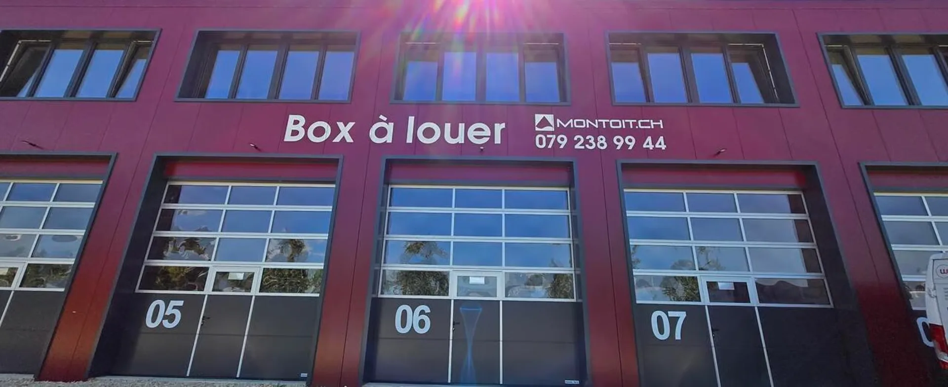 Yverdon-les-Bains, à louer, BOX de 120 m2 avec porte sectionnelle