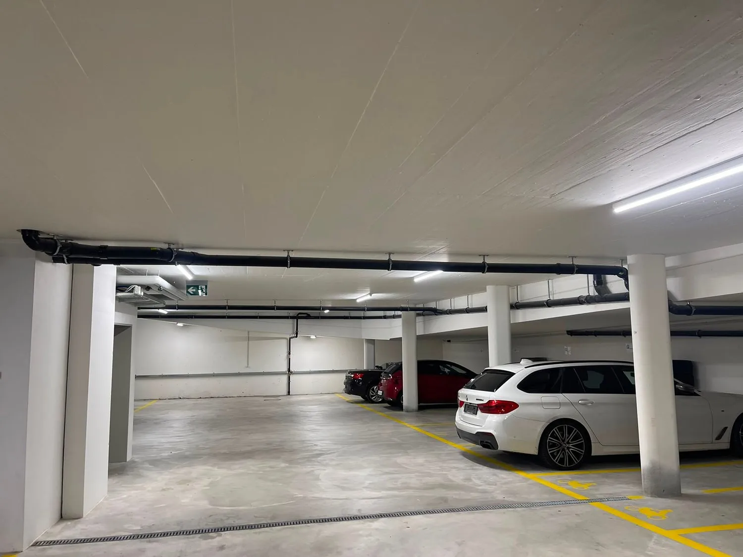 Einstellhallenplatz / Garagenplatz zu vermieten – sicher & zentral gelegen