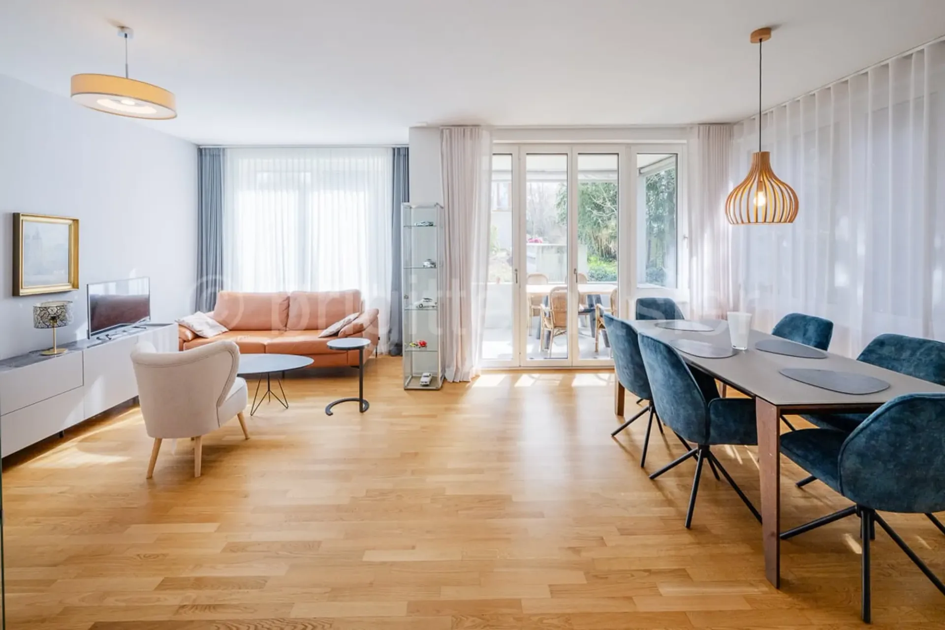 5-Zimmer-Eigentumswohnung mit eigenem Gartenanteil  an ruhiger und begrünter Lage