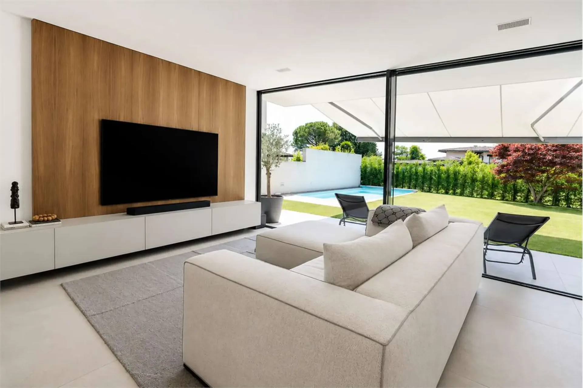 Villa mit Garten und Pool