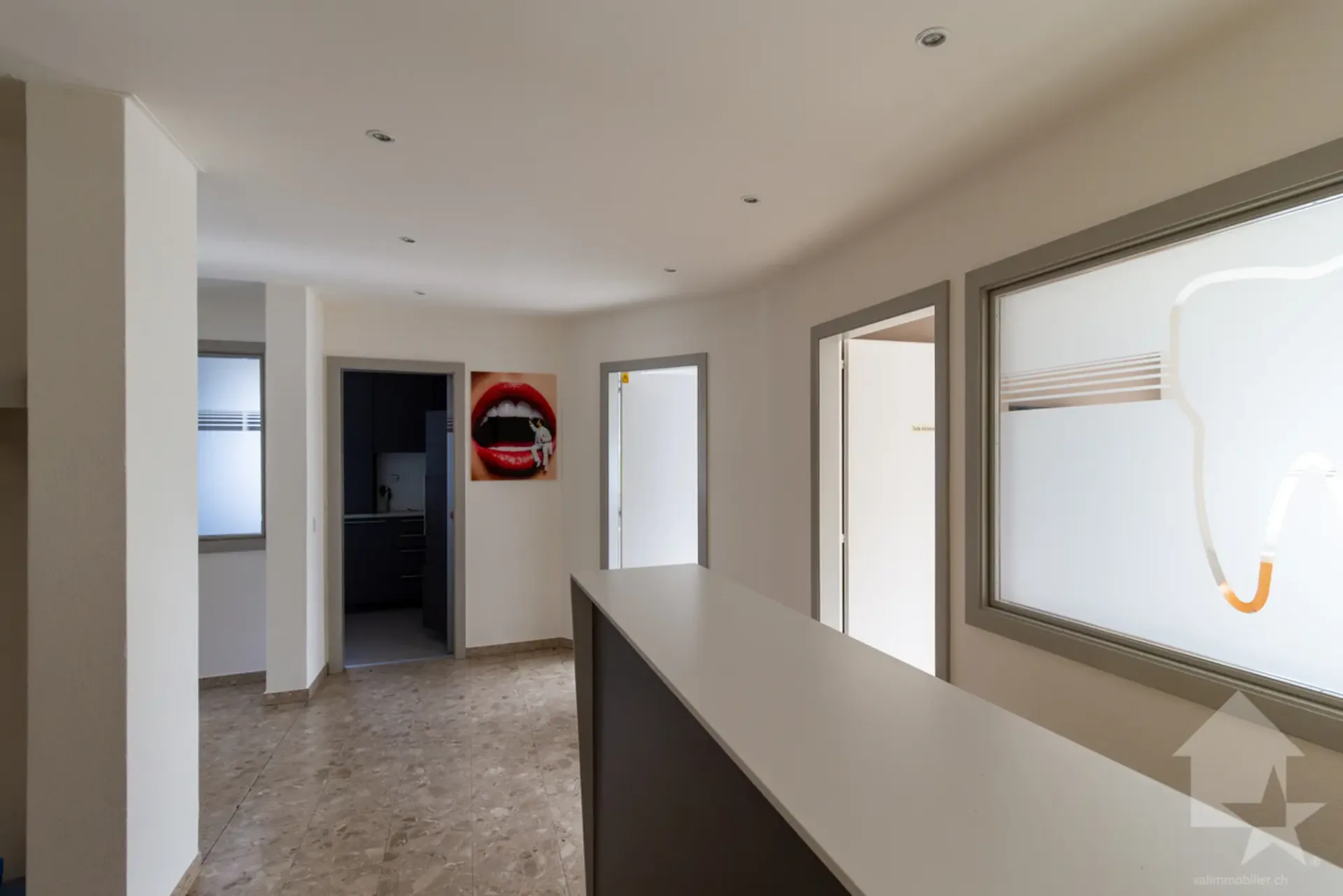 Über 4.5 Zimmer hell und 115 m2, um es in eine Wohnung umzuwandeln
