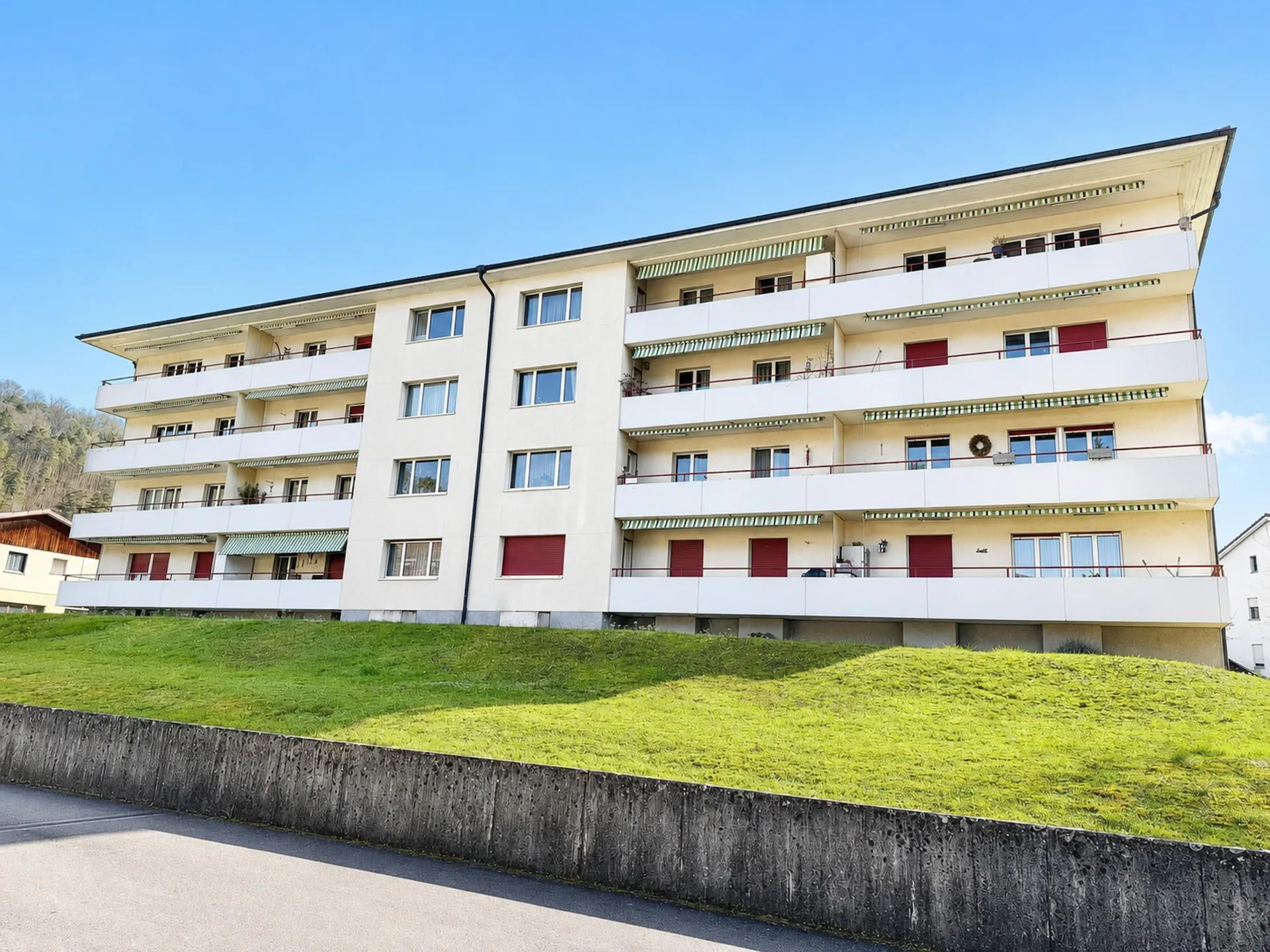 Helle und gepflegte 4-Zimmer-Wohnung mit Balkon in ruhiger Lage