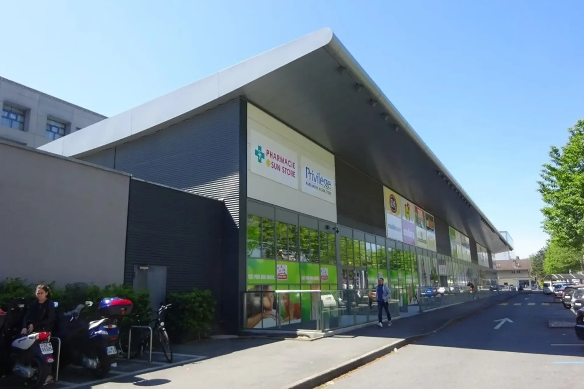 Installieren Sie sich in einem urbanen Einkaufszentrum von hoher Qualität