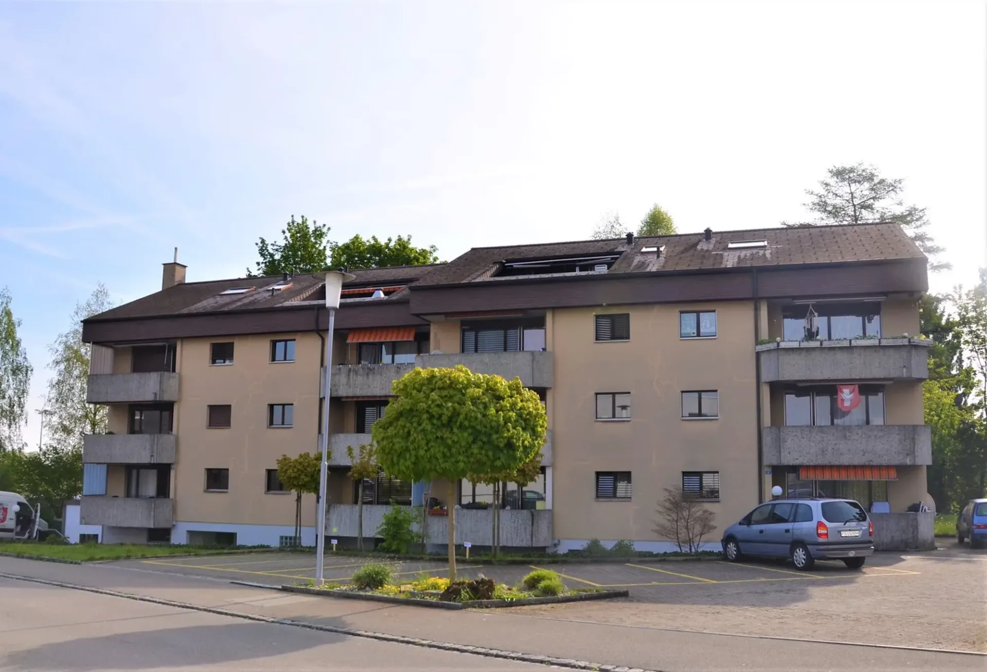 grosszügige 4.5-Zimmer-Wohnung an zentraler Lage mit sonnigem Balkon