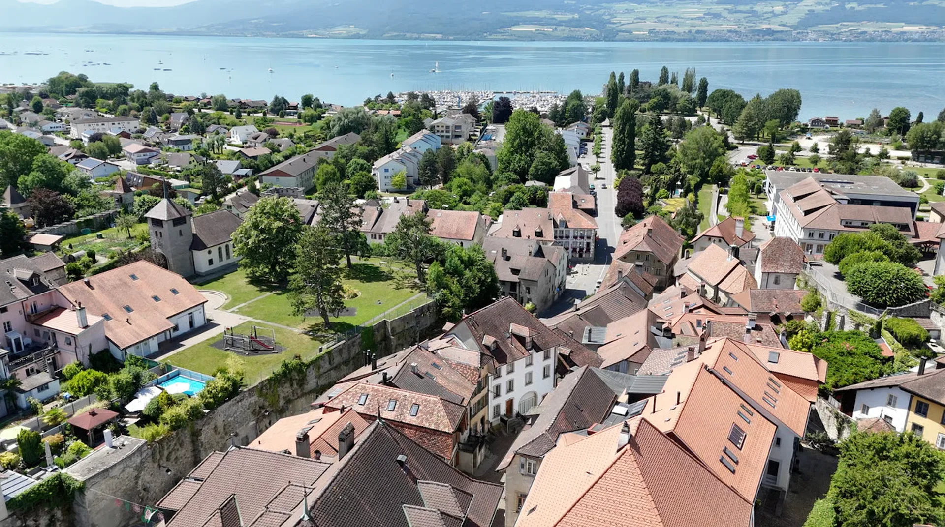 Im Herzen von Estavayer-le-Lac, 6-Zimmer-Haus im Dorfstil zur Renovierung