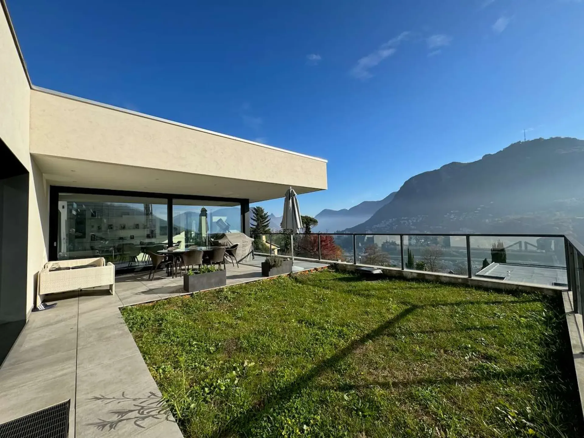 Ultramodernes Villenhaus in der Nähe von TASIS